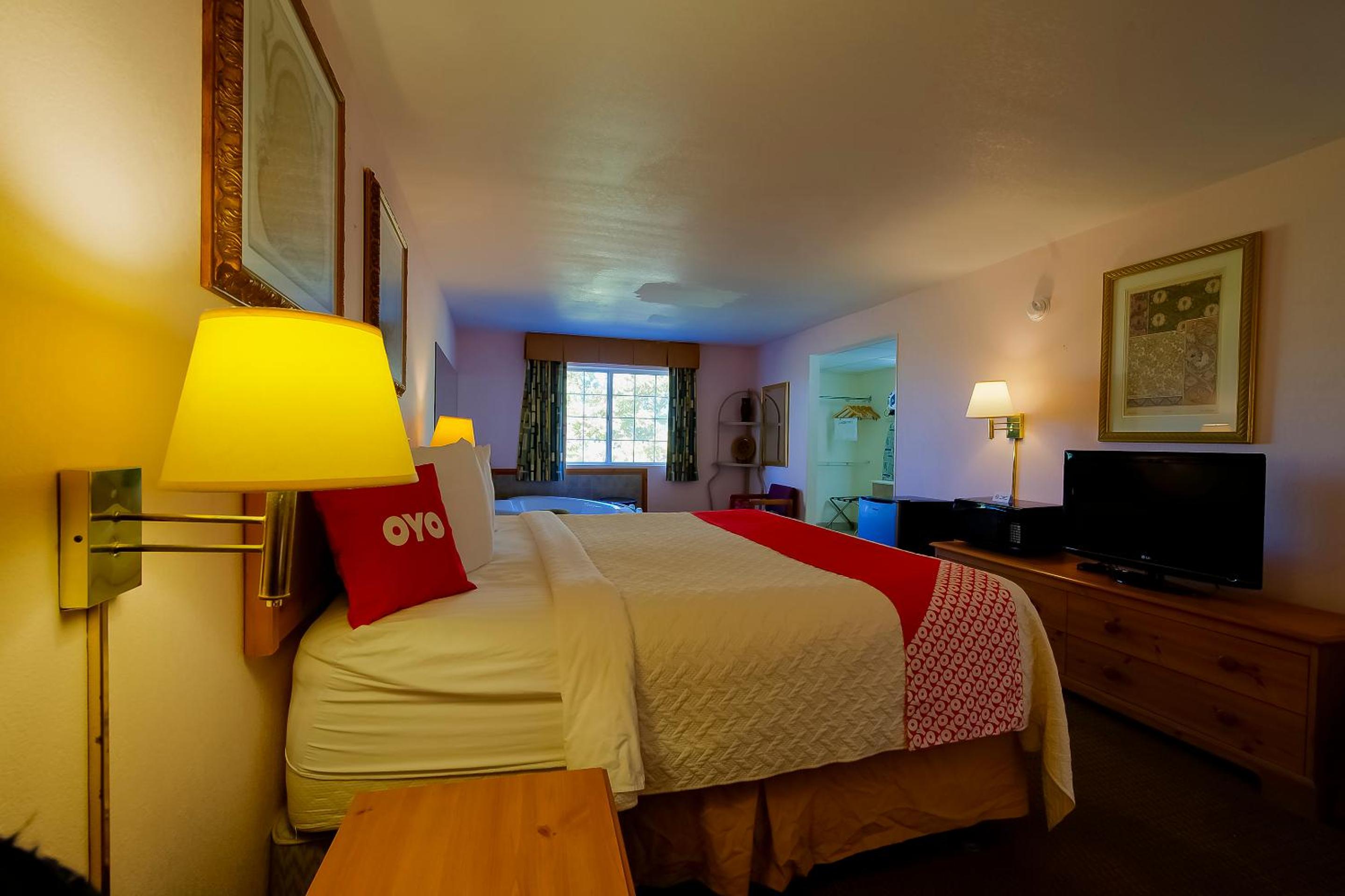Romantic Suite with Jetted Tub - Photo 11