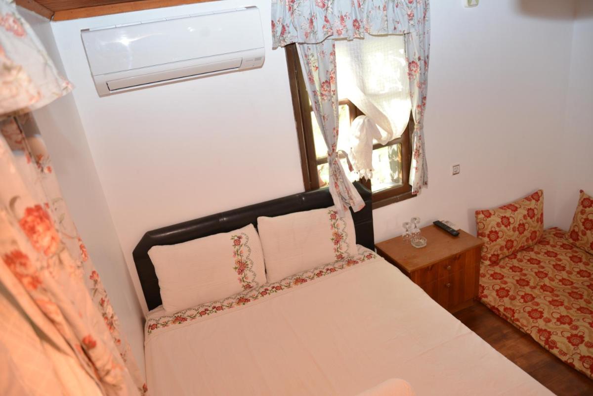 Budget Double Room photo 2