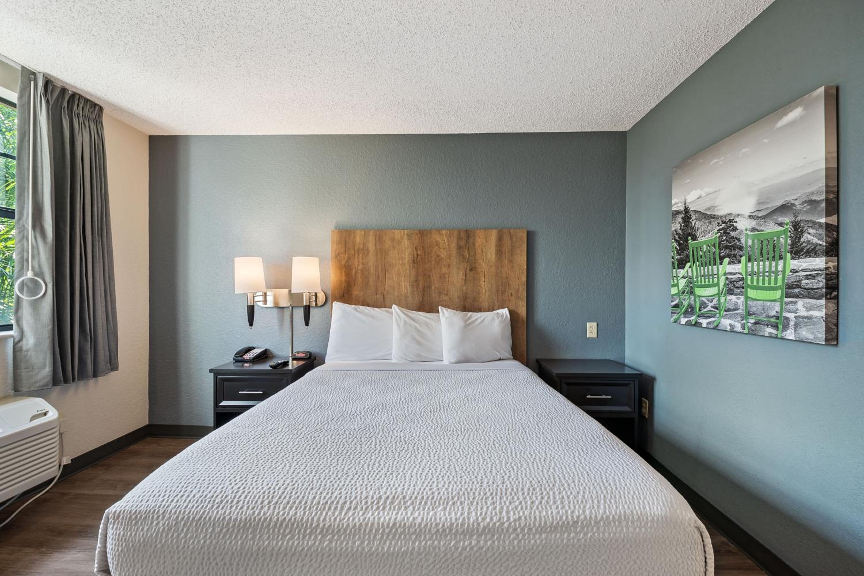 Queen studio with 1 Queen Bed - Disability Access/Non-Smoking - Photo 13