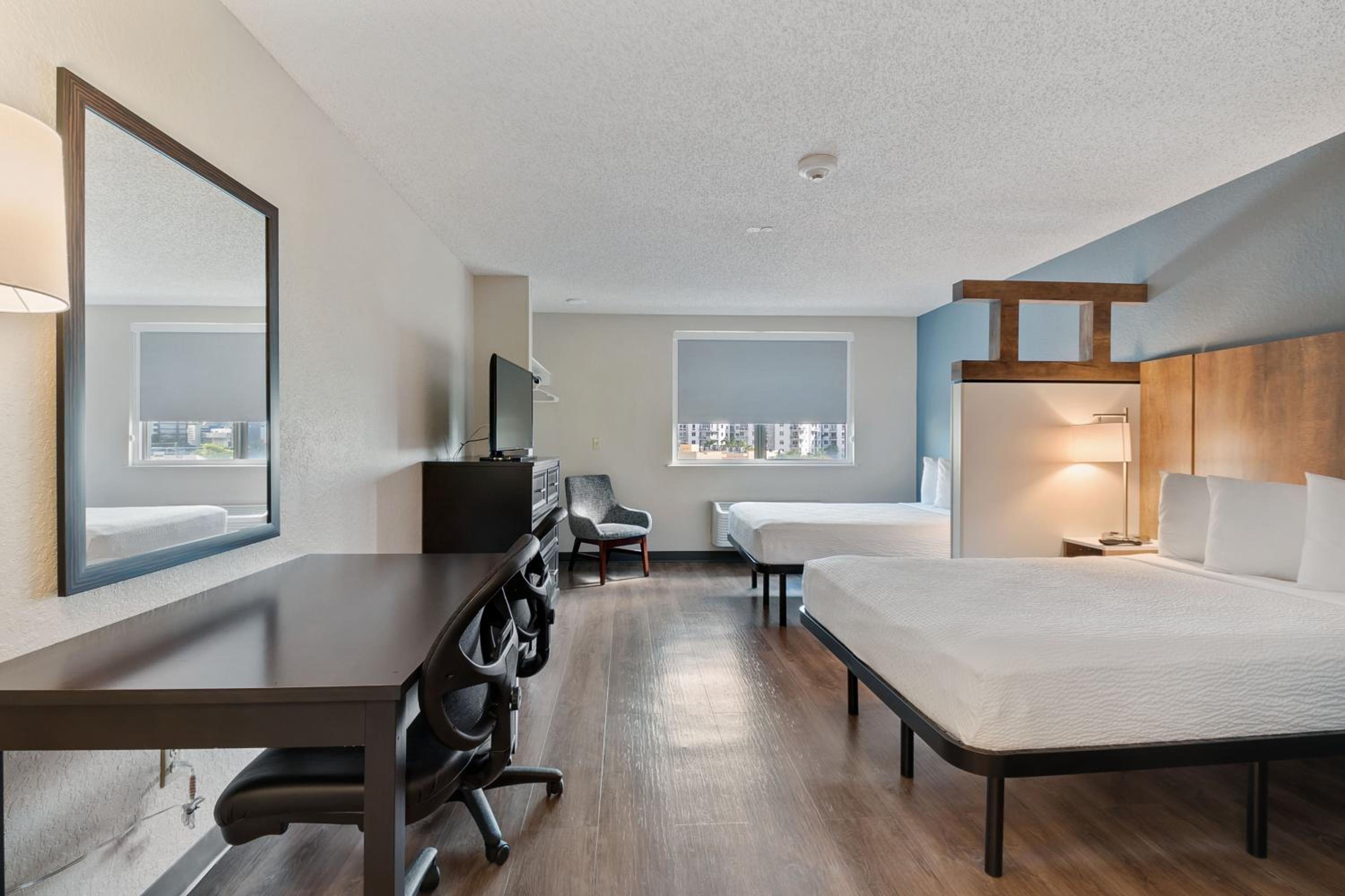 Superior Studio with 2 Double Beds - Non-Smoking, Hearing Impaired - Photo 10