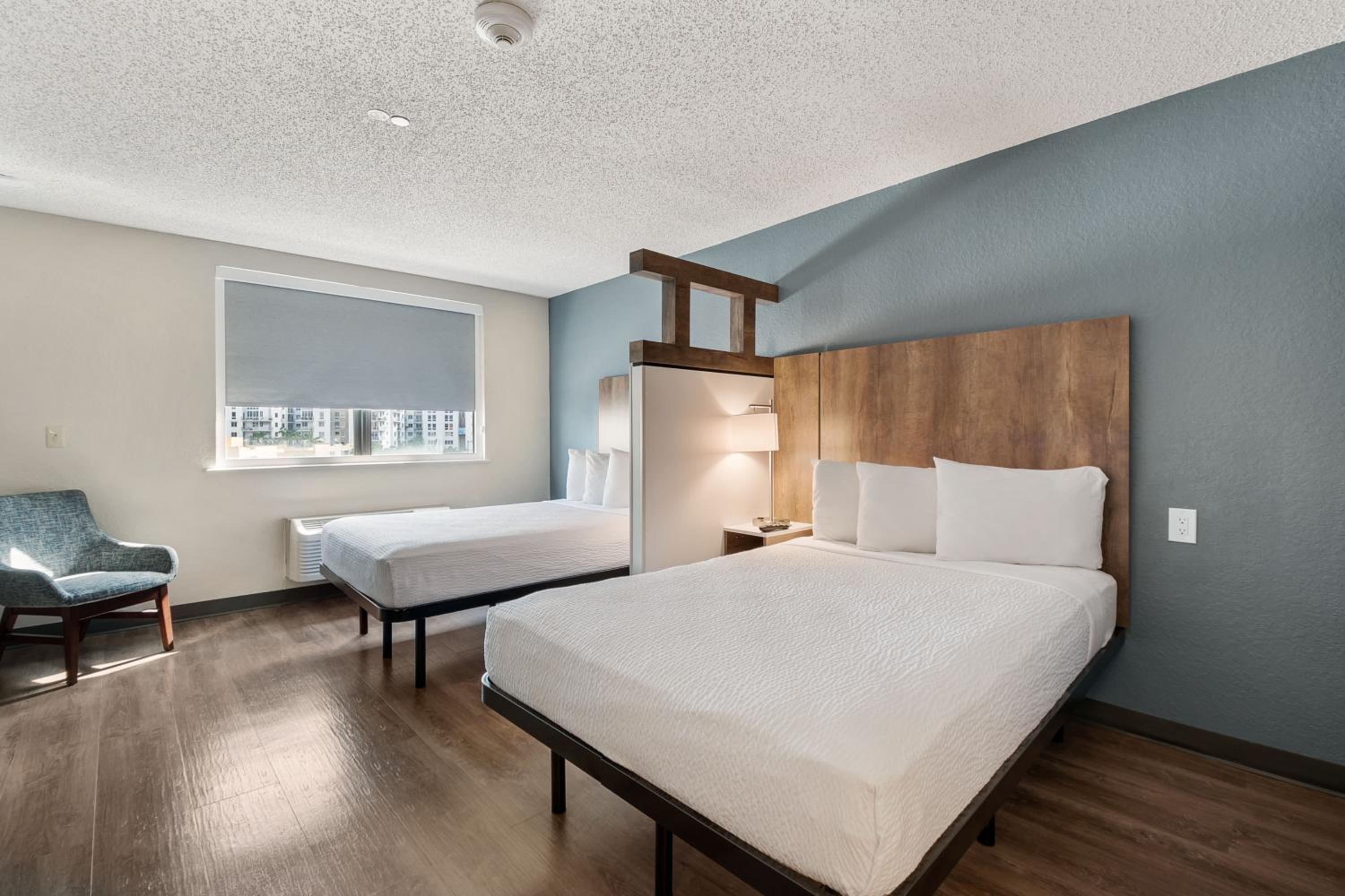 Superior Studio with 2 Double Beds - Non-Smoking, Hearing Impaired - Photo 7
