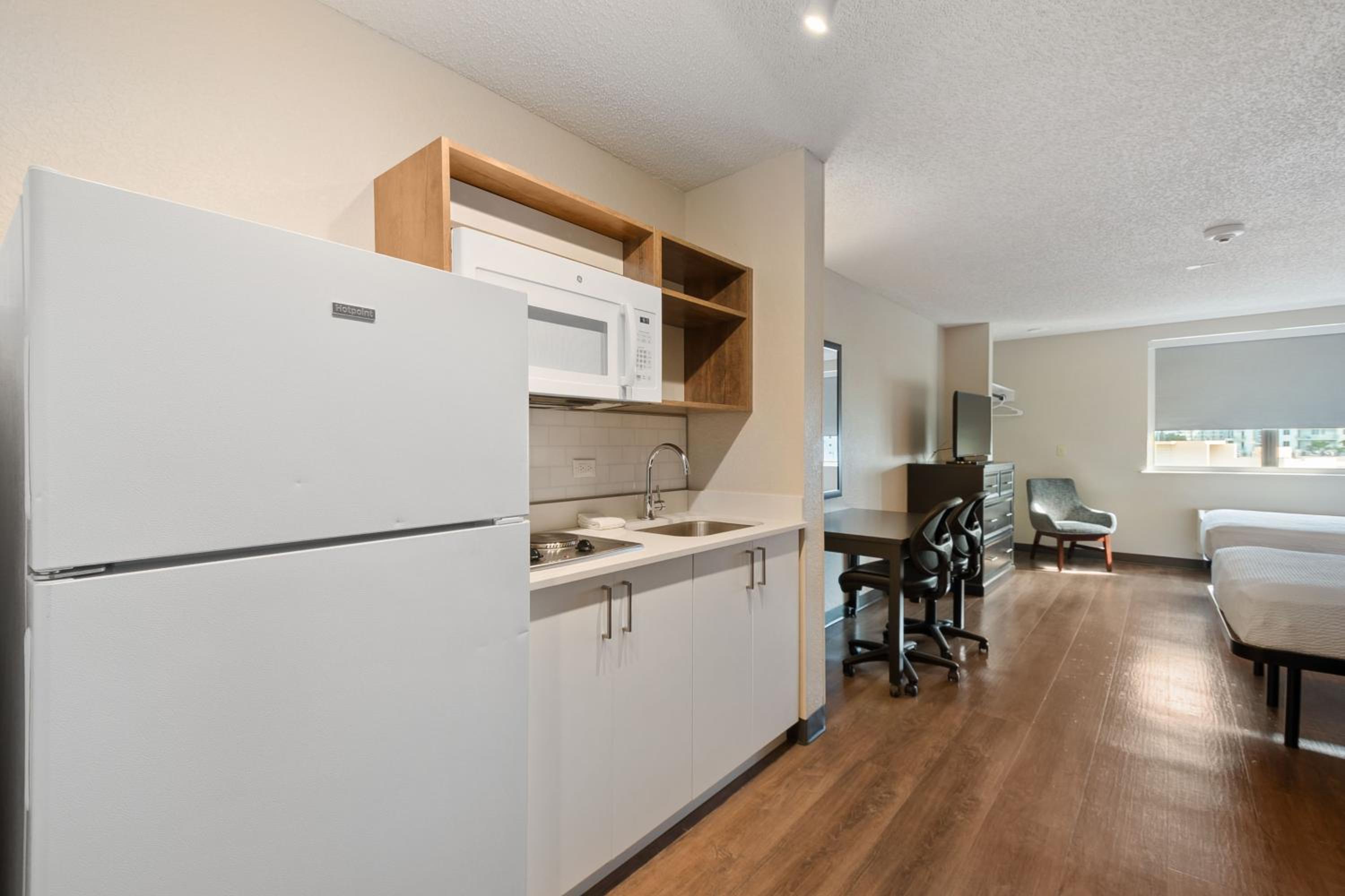 Superior Studio with 2 Double Beds - Non-Smoking, Hearing Impaired - Photo 11