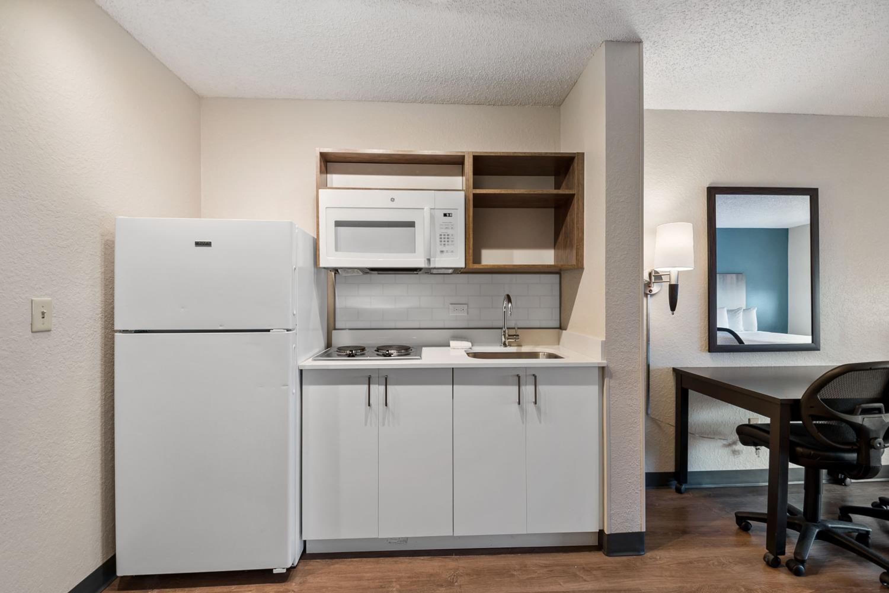 Superior Studio with 2 Double Beds - Non-Smoking, Hearing Impaired - Photo 12