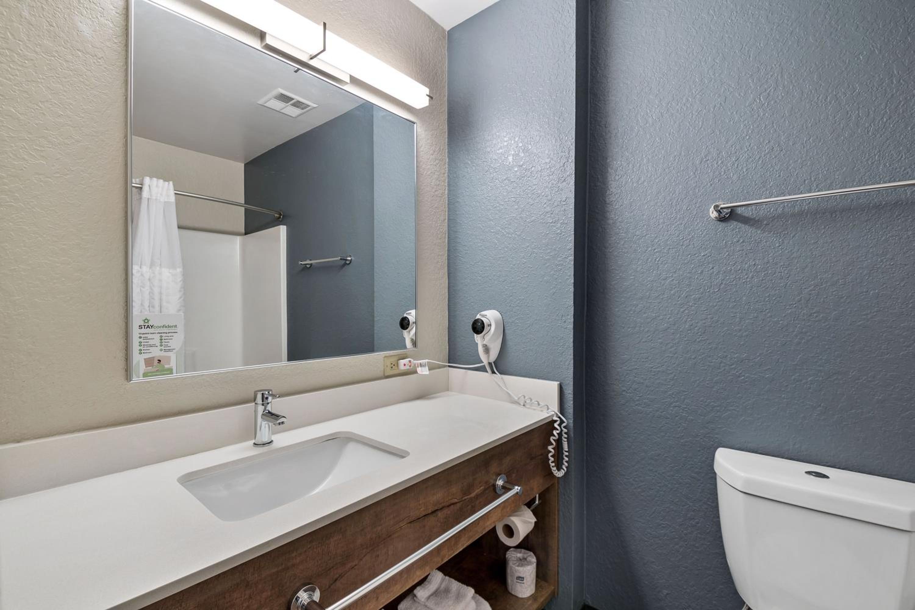 Superior Studio with 2 Double Beds - Non-Smoking, Hearing Impaired - Photo 13