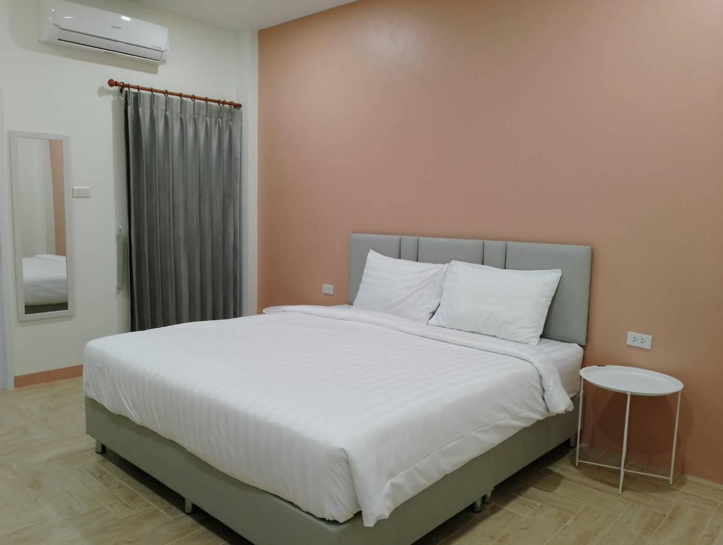 Standard King Room photo 1