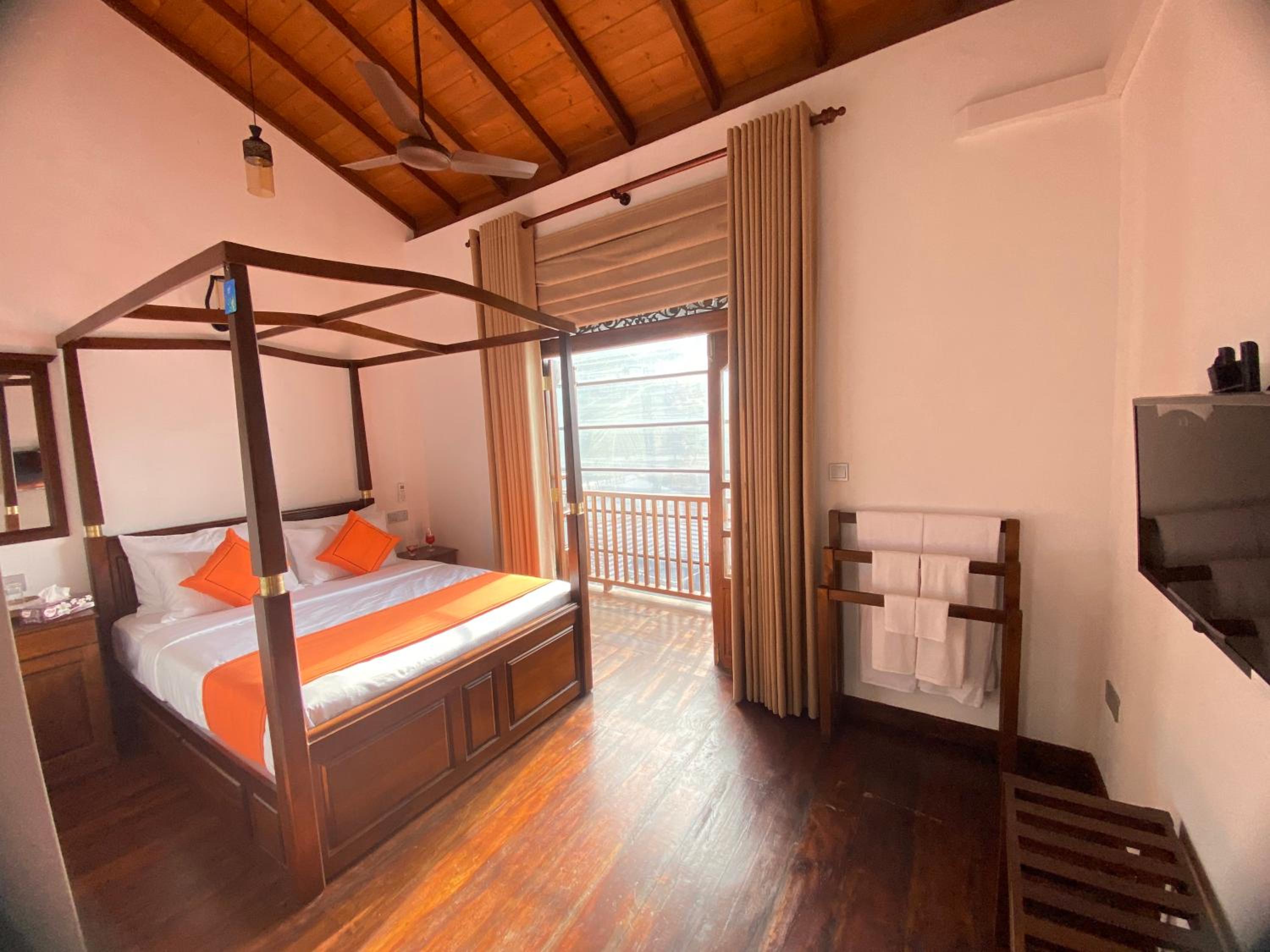Deluxe Double Room with Balcony photo 1
