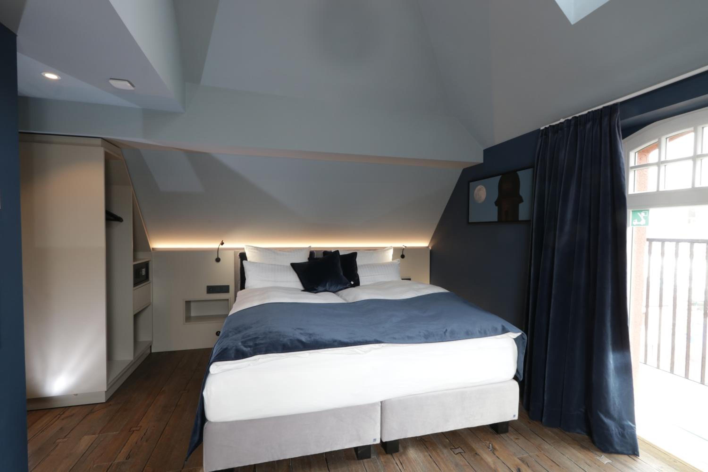 Deluxe Junior Suite - Photo 2