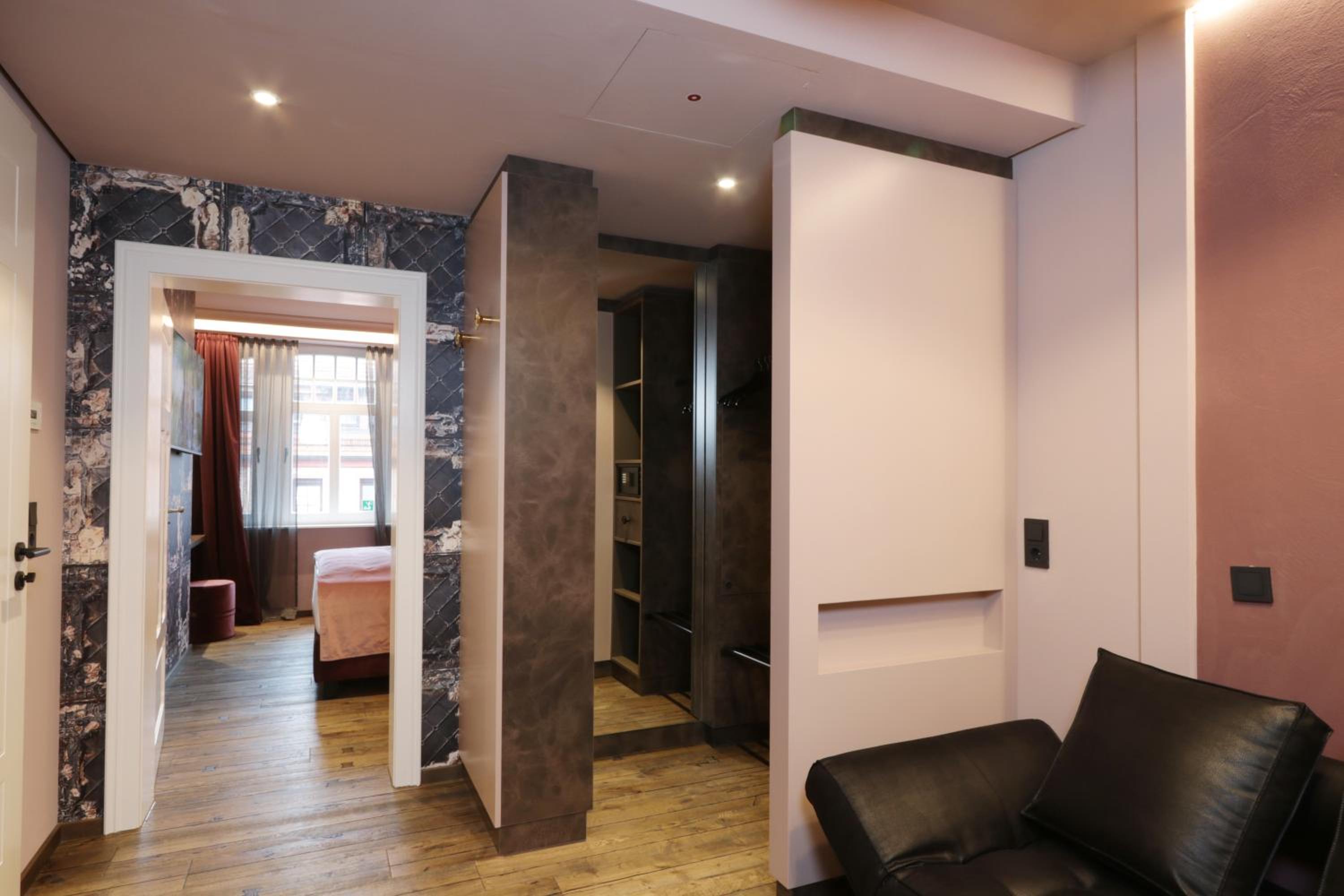 Deluxe Junior Suite - Photo 7