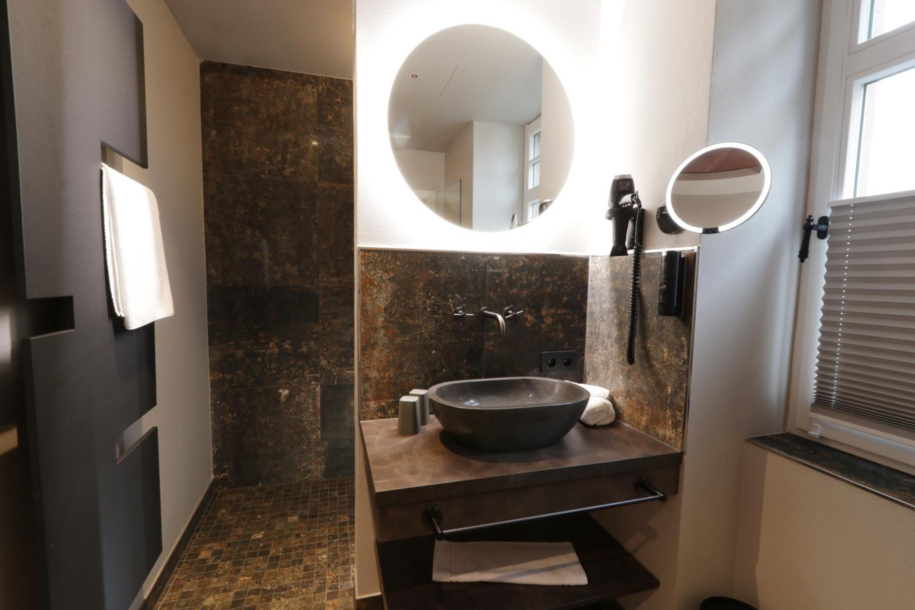 Deluxe Junior Suite - Photo 6