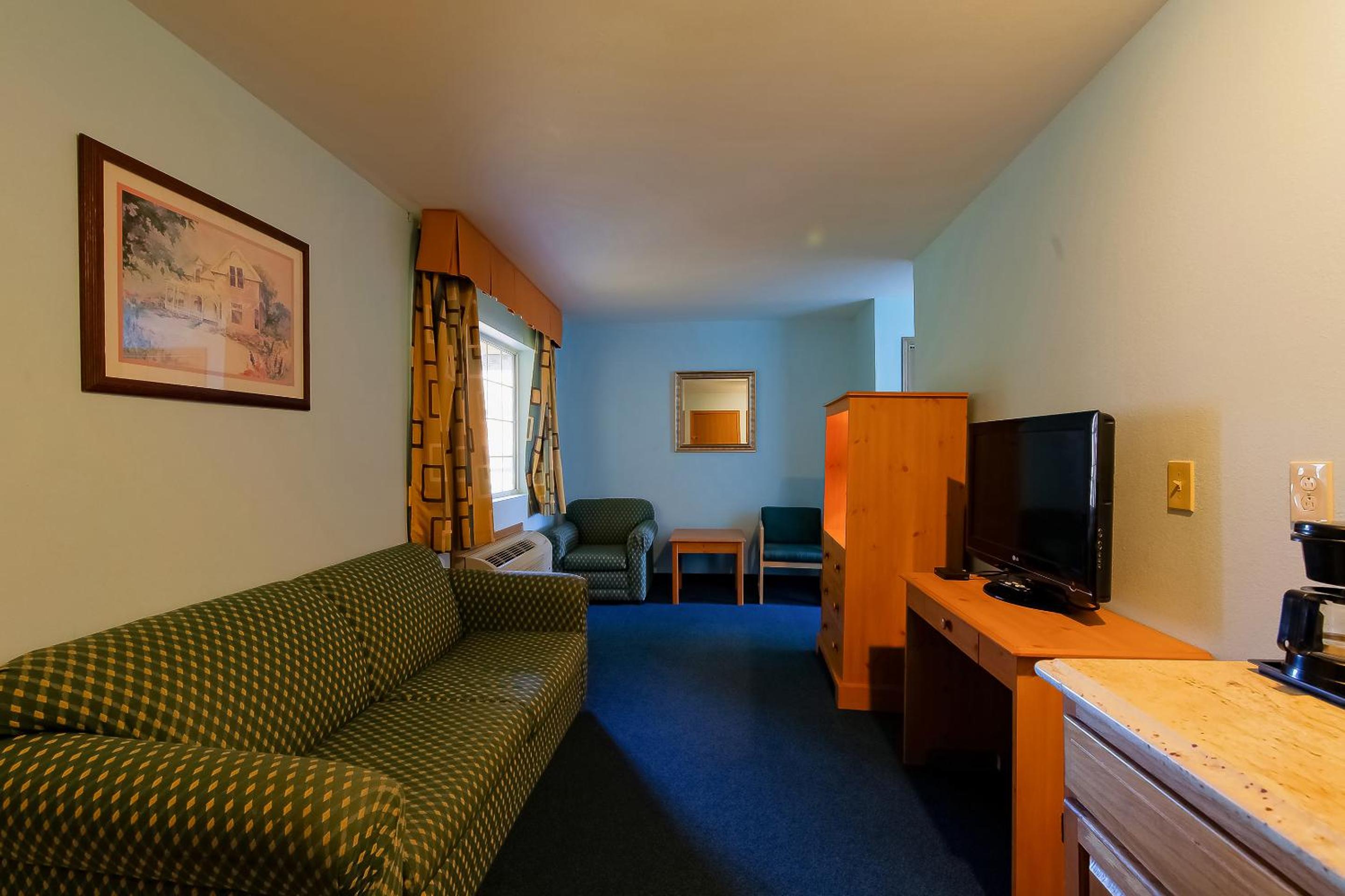 1 King Bed, Sofa Sleeper, Kitchenette, and Jetted Tub - Photo 2