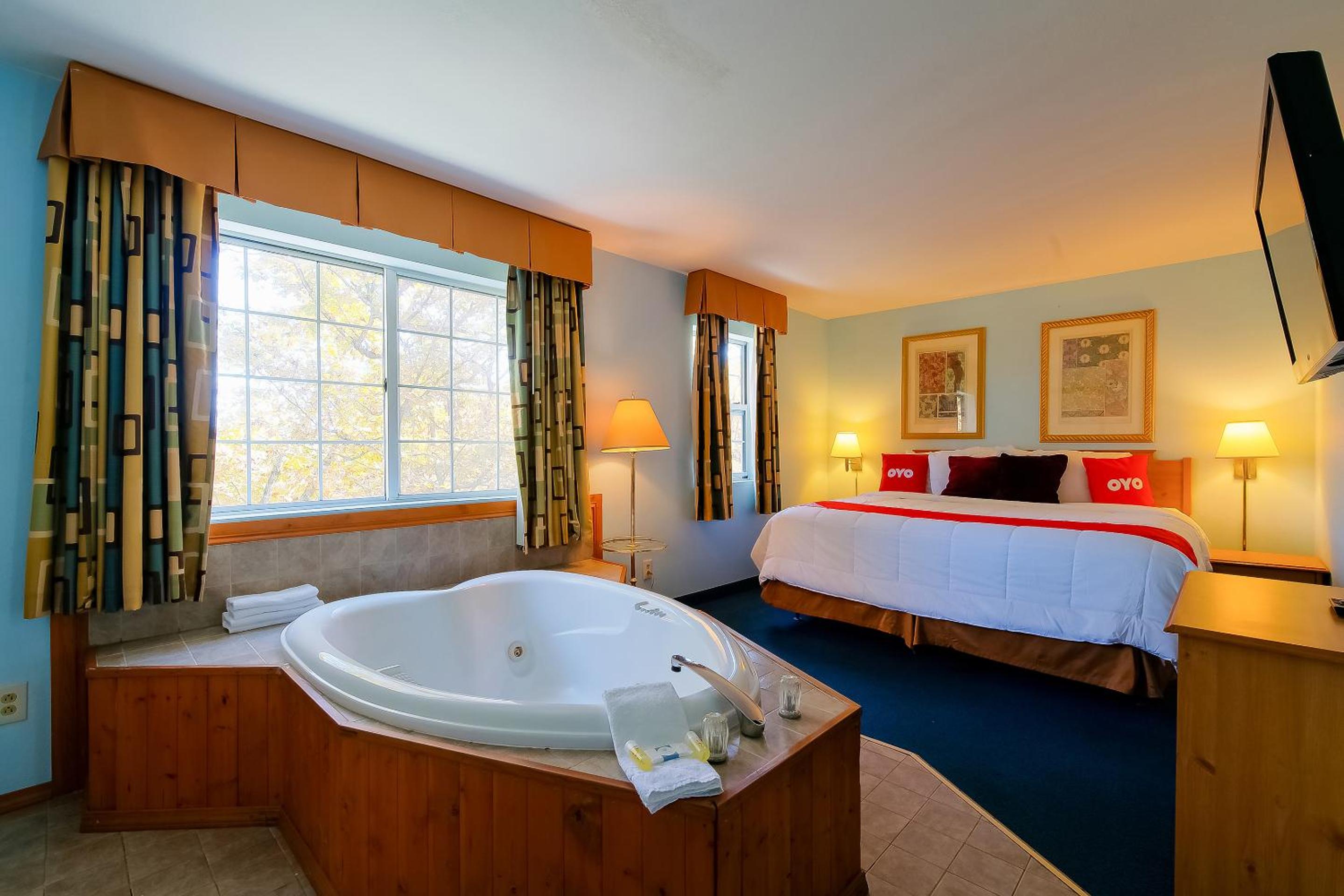 1 King Bed, Sofa Sleeper, Kitchenette, and Jetted Tub - Photo 16
