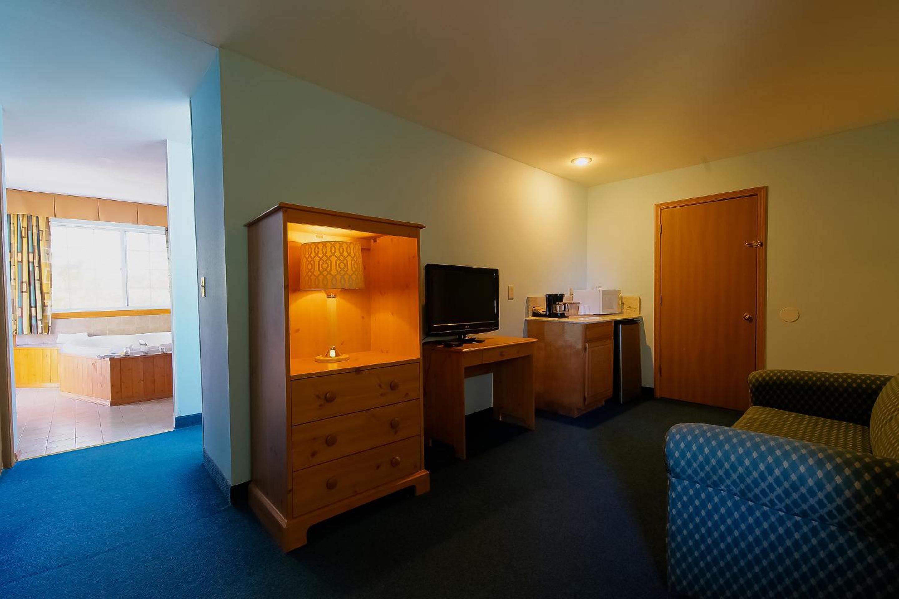 1 King Bed, Sofa Sleeper, Kitchenette, and Jetted Tub - Photo 13