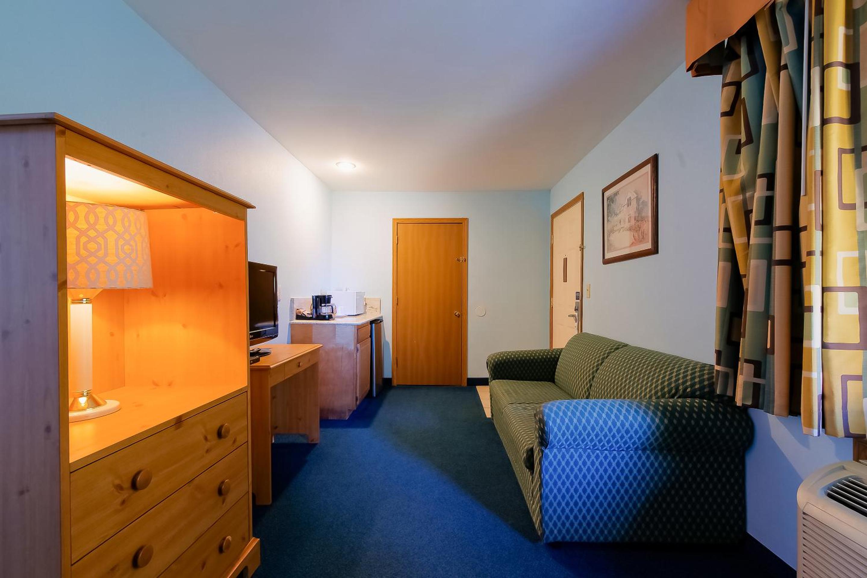 1 King Bed, Sofa Sleeper, Kitchenette, and Jetted Tub - Photo 12