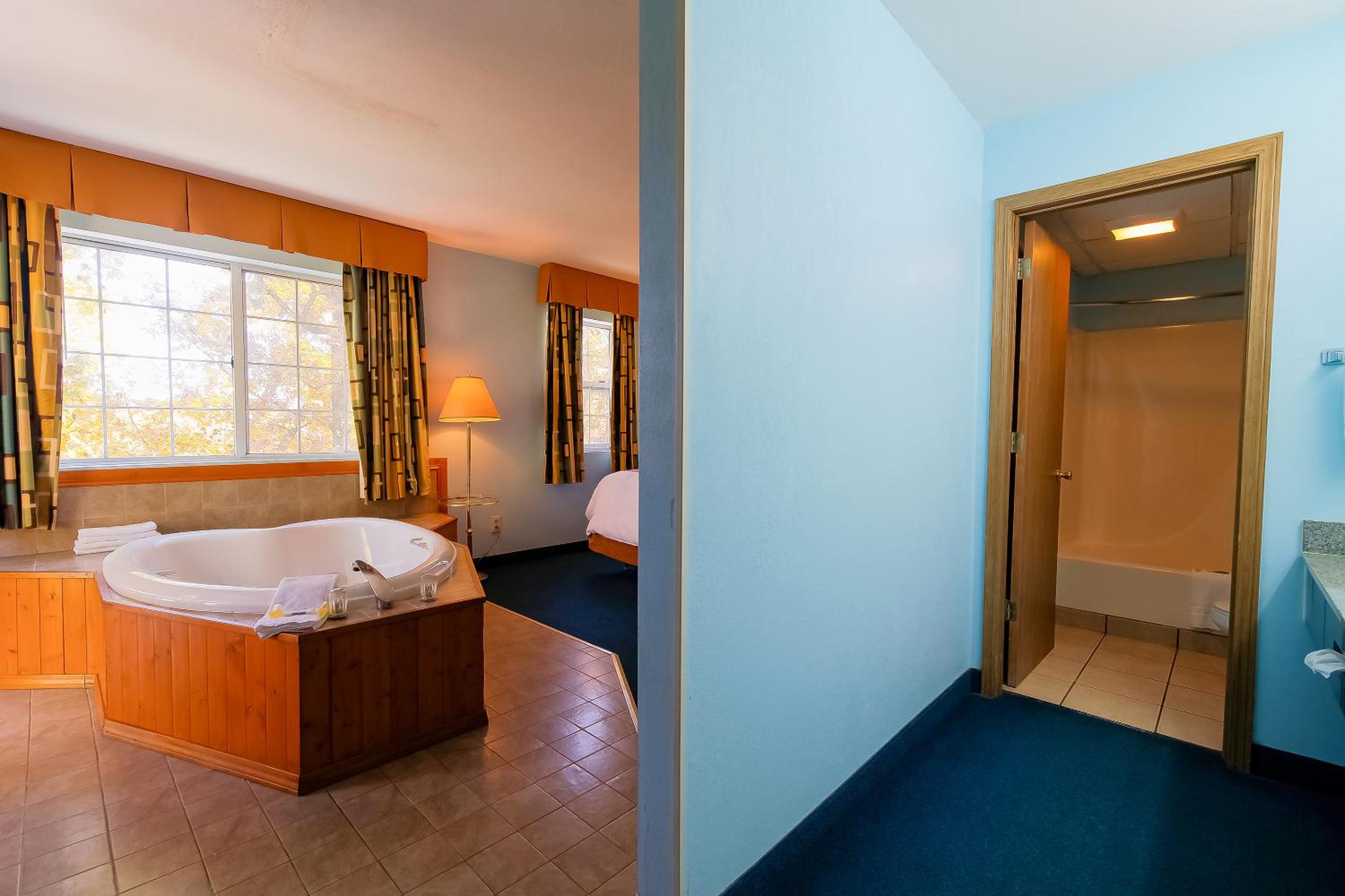 1 King Bed, Sofa Sleeper, Kitchenette, and Jetted Tub - Photo 11