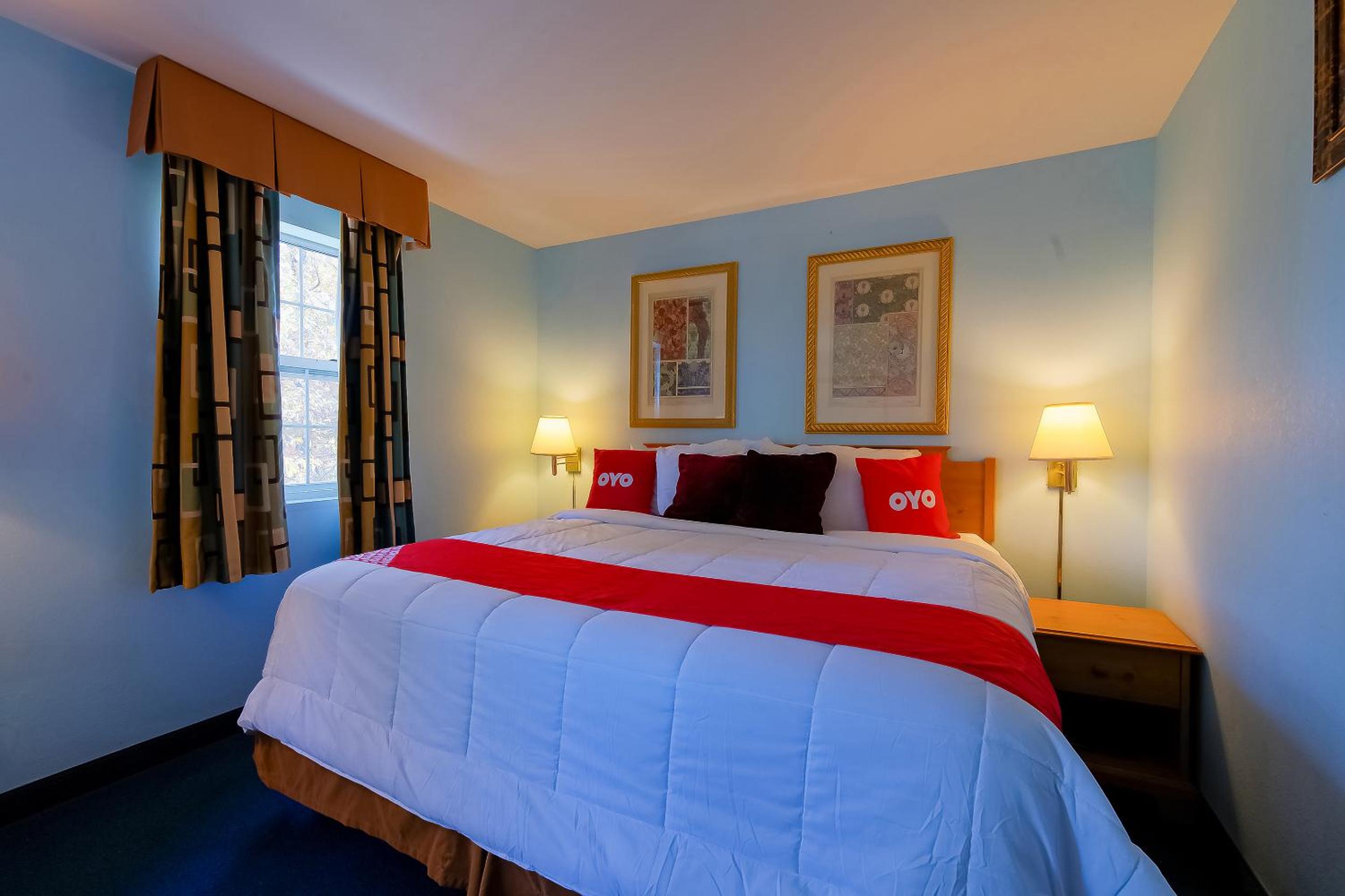 1 King Bed, Sofa Sleeper, Kitchenette, and Jetted Tub - Photo 1