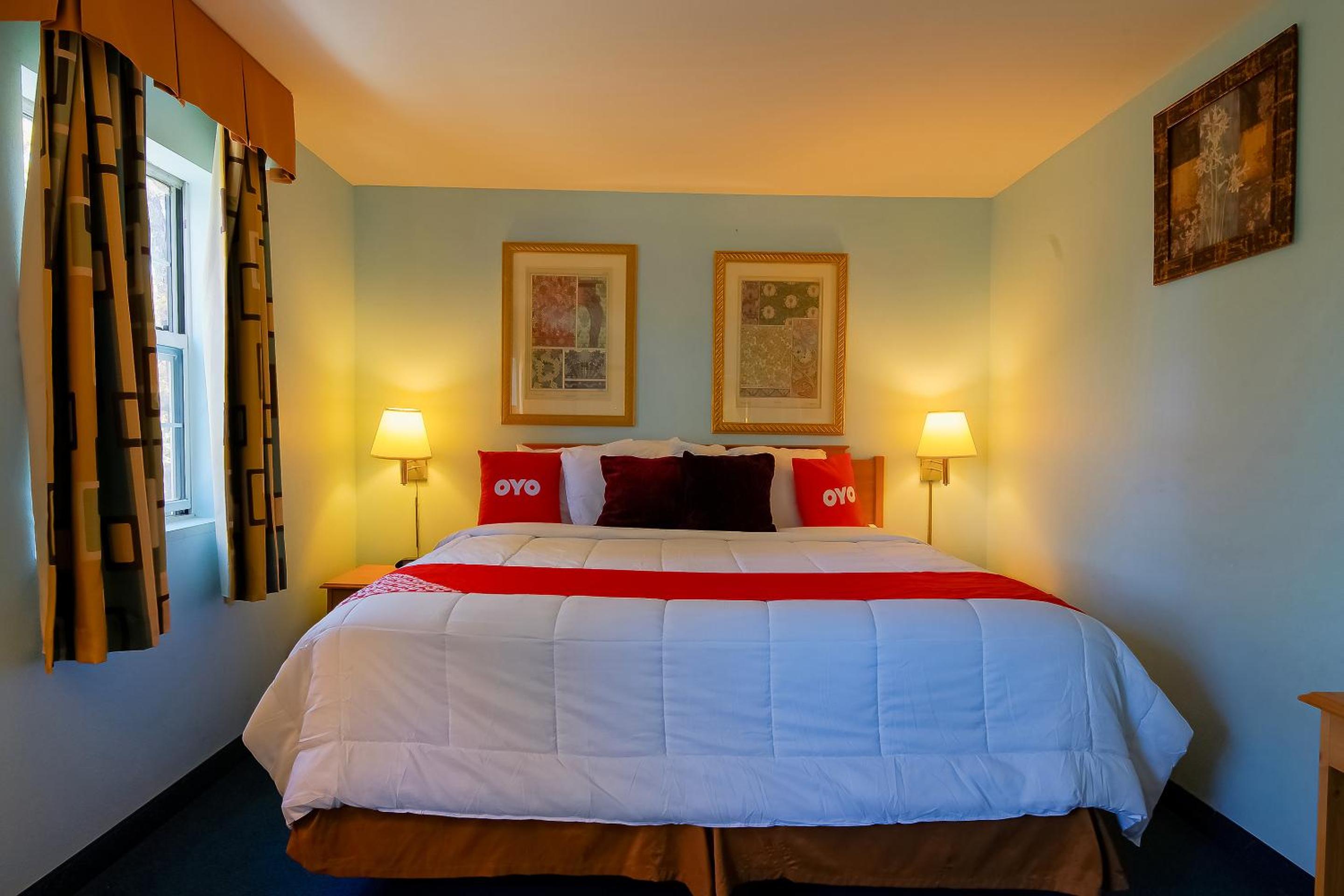 1 King Bed, Sofa Sleeper, Kitchenette, and Jetted Tub - Photo 19