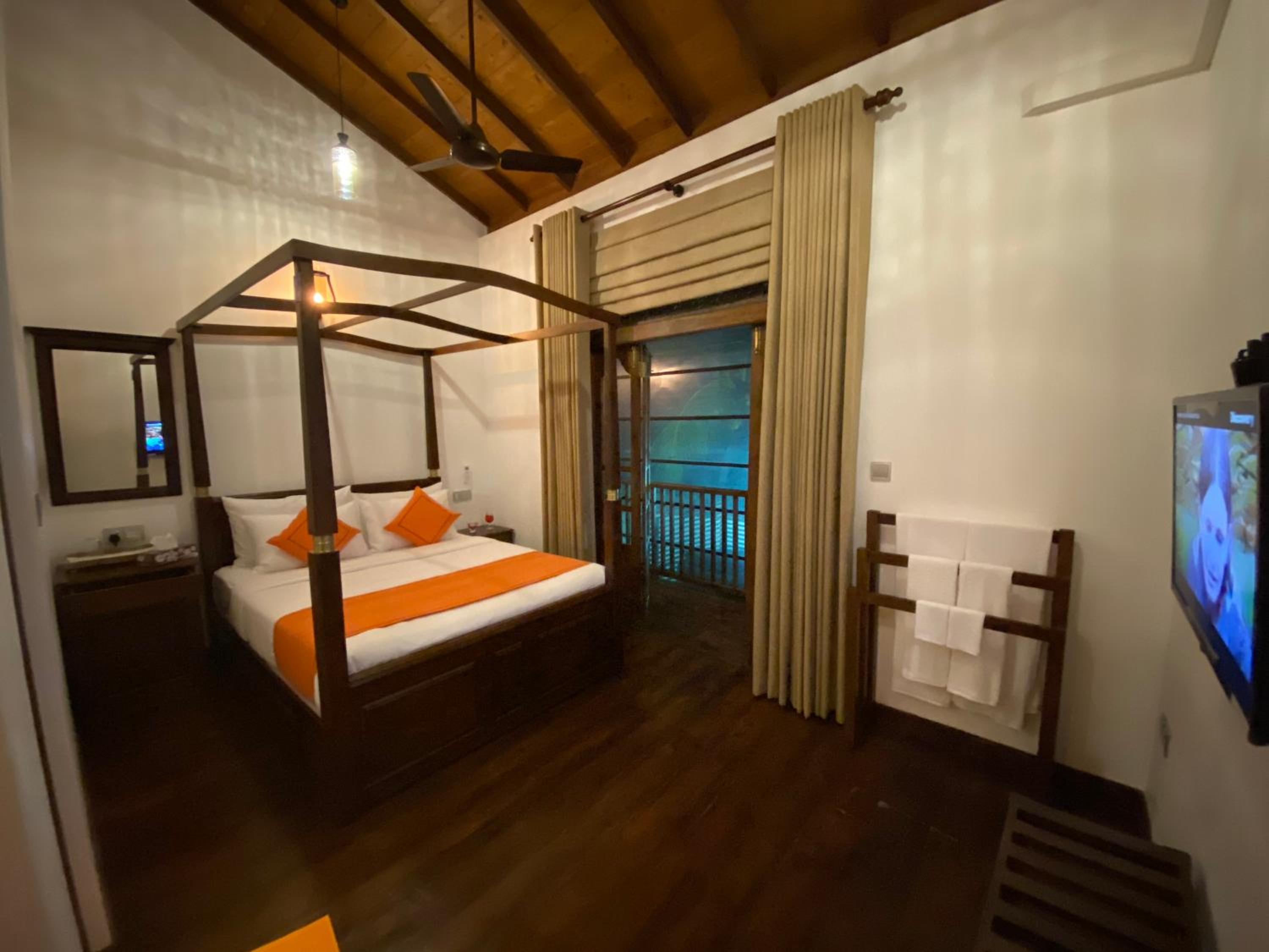 Deluxe Double Room with Balcony photo 3