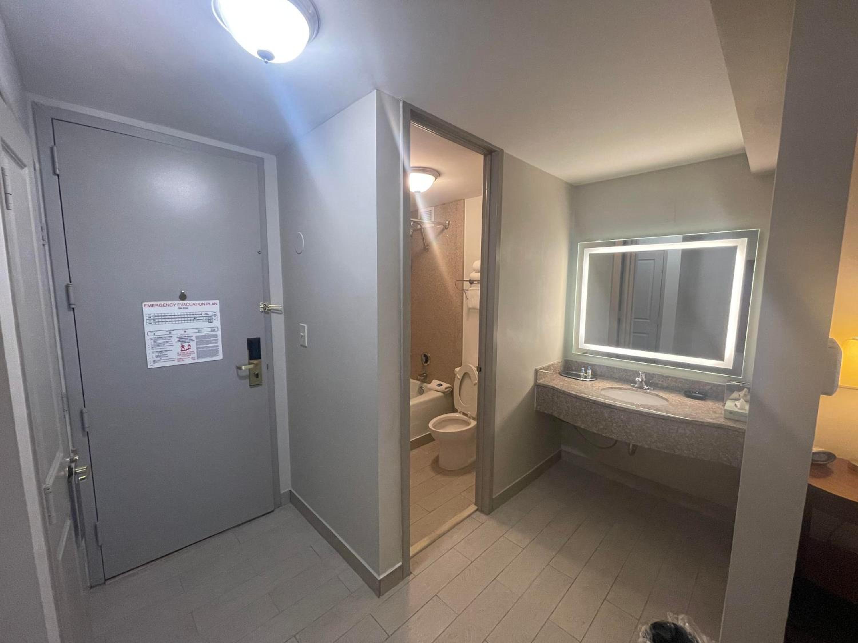King Room, Mobility Access,  Non-Smoking photo 2