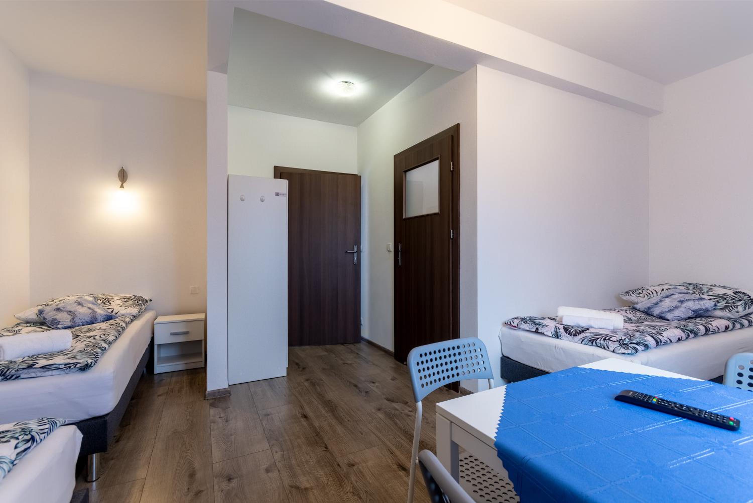 Quadruple Room with Private Bathroom - Photo 3