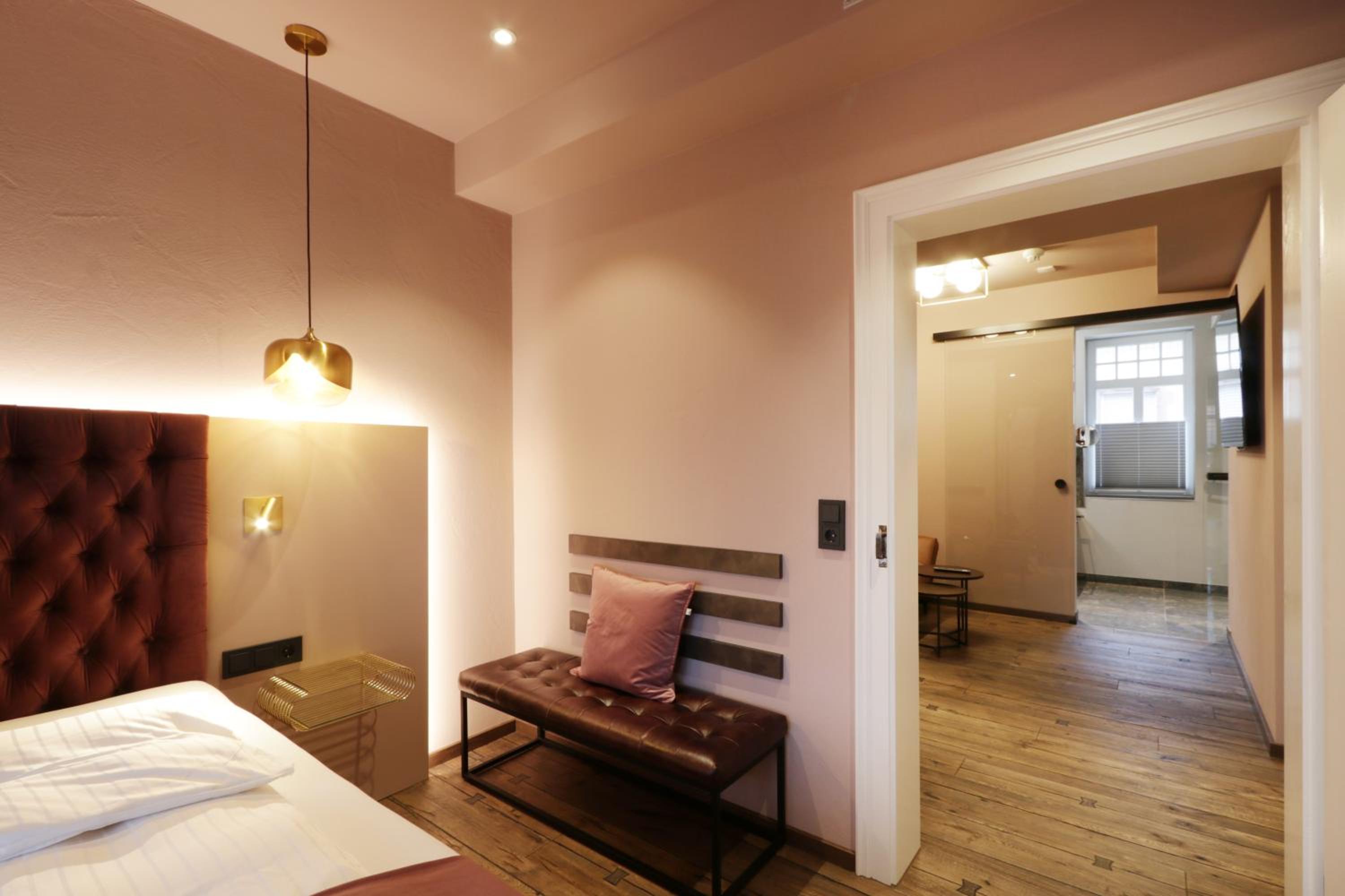 Deluxe Junior Suite - Photo 9