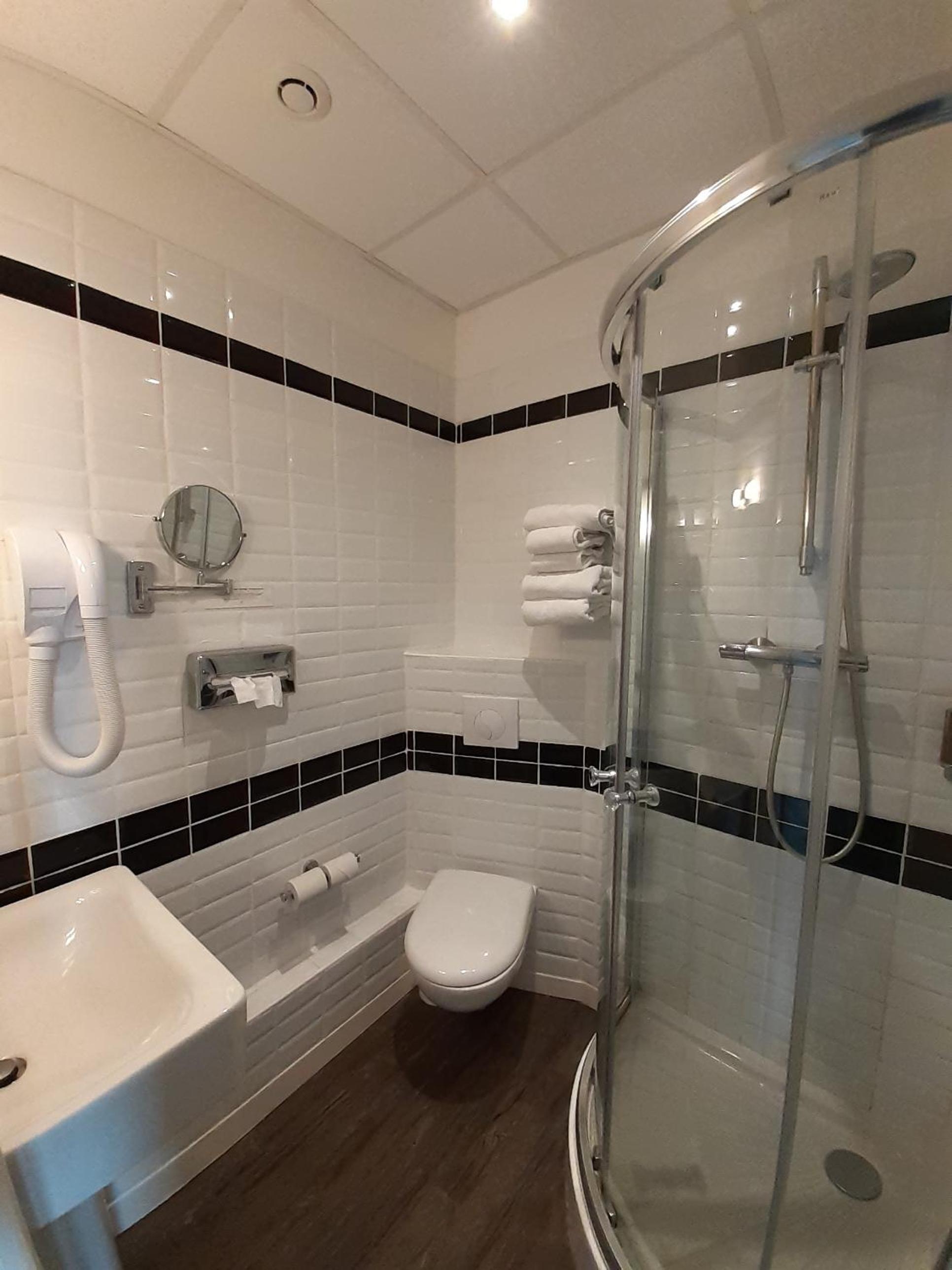 Standard Double Room - Photo 2