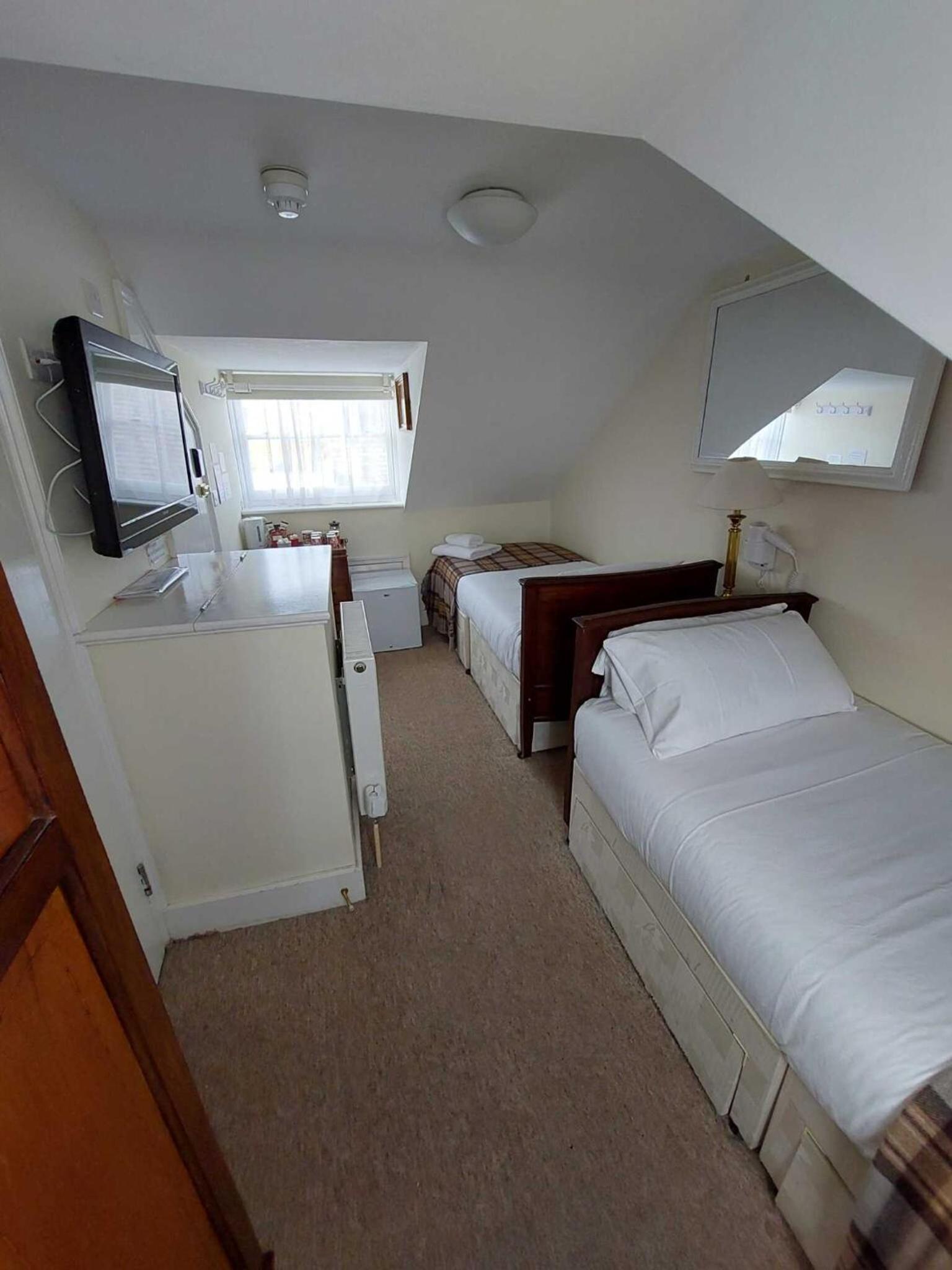 Budget Twin Room photo 3