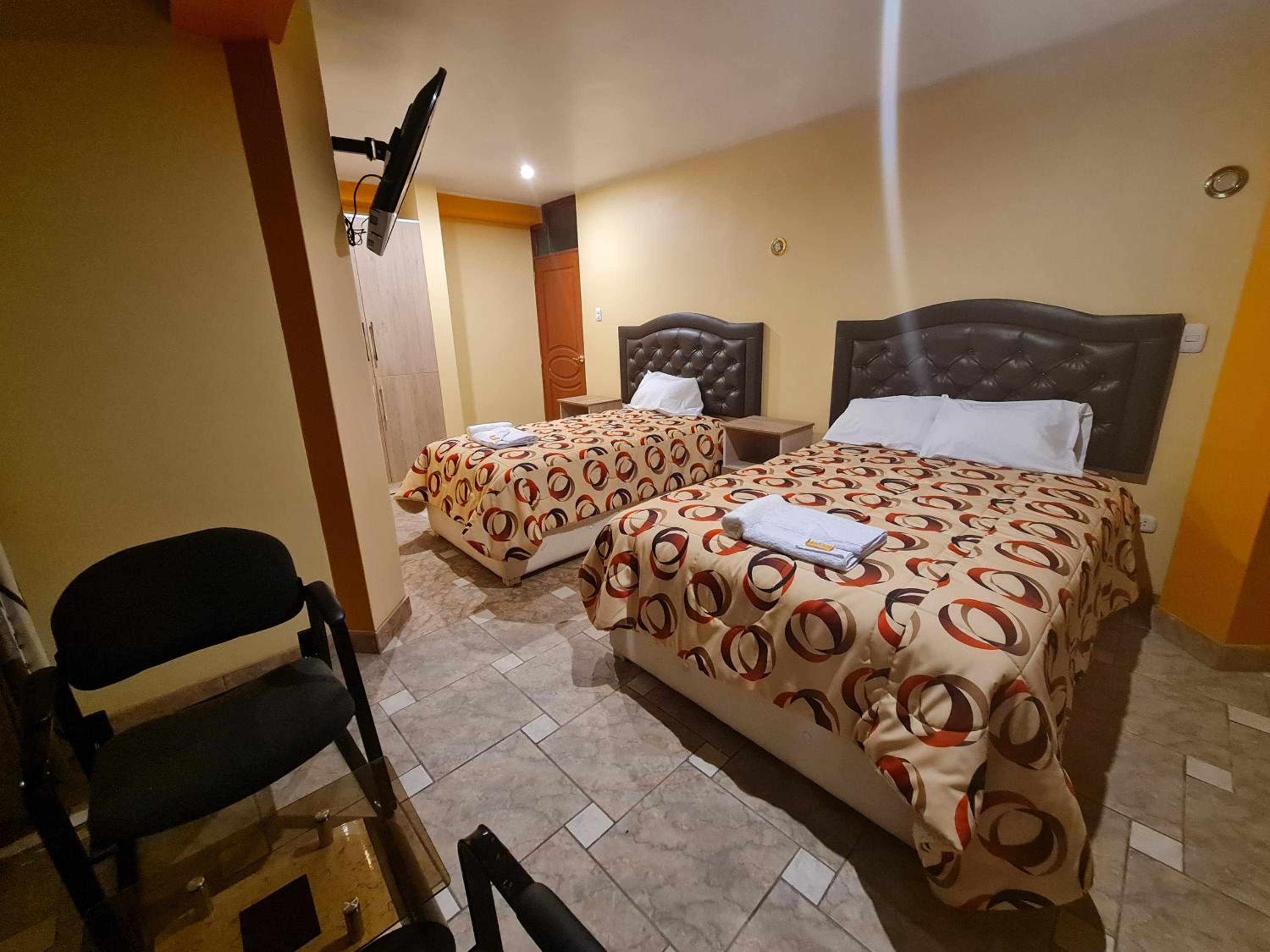 Twin Room with Bathroom photo 2