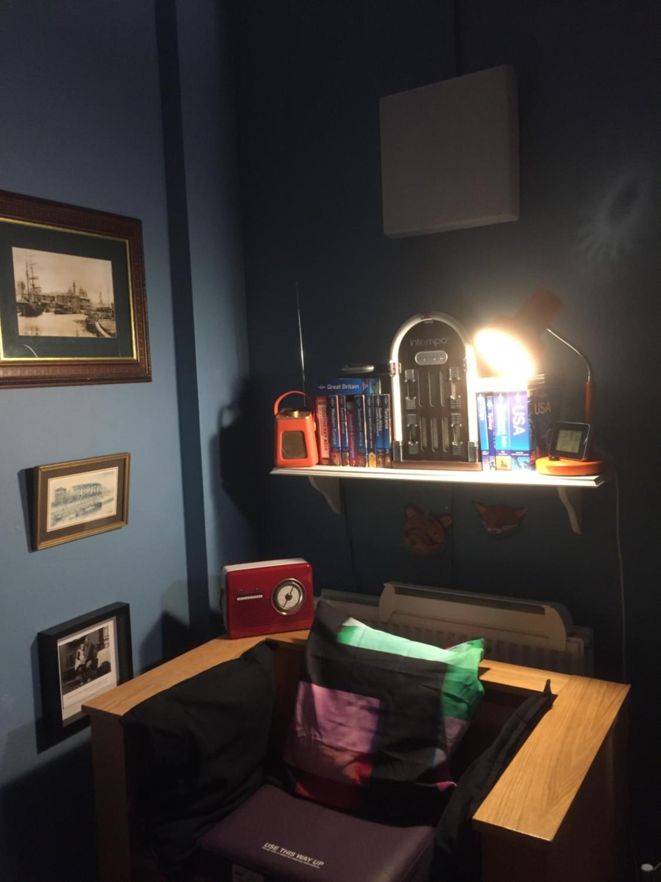 Bed in 6-Bed Male Dormitory Room photo 3