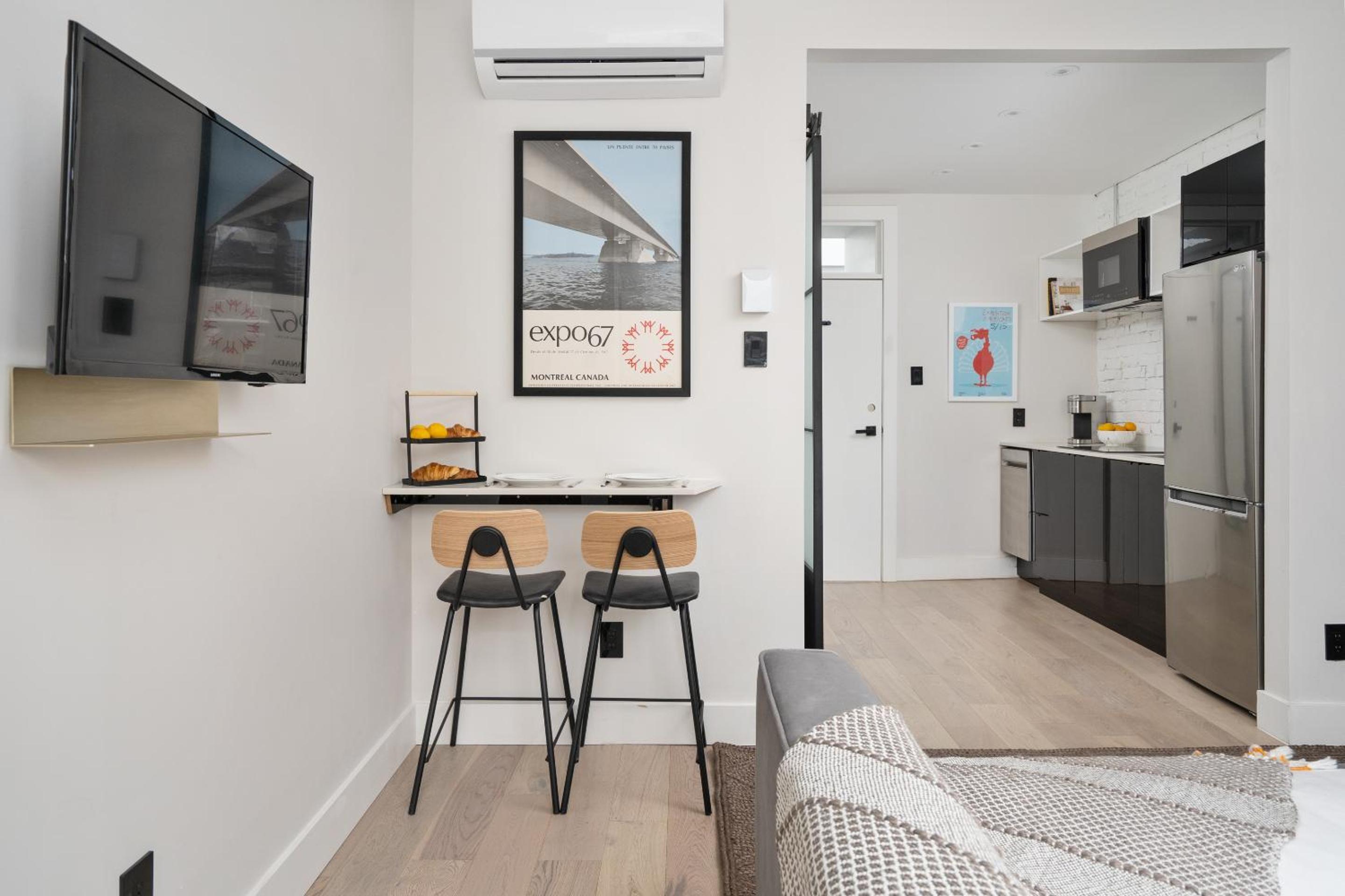 Apartment with Balcony - Photo 12