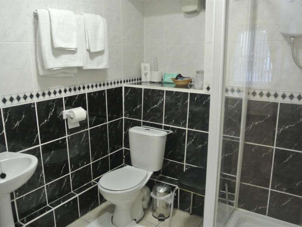 Twin Room with Private Bathroom, photo 7