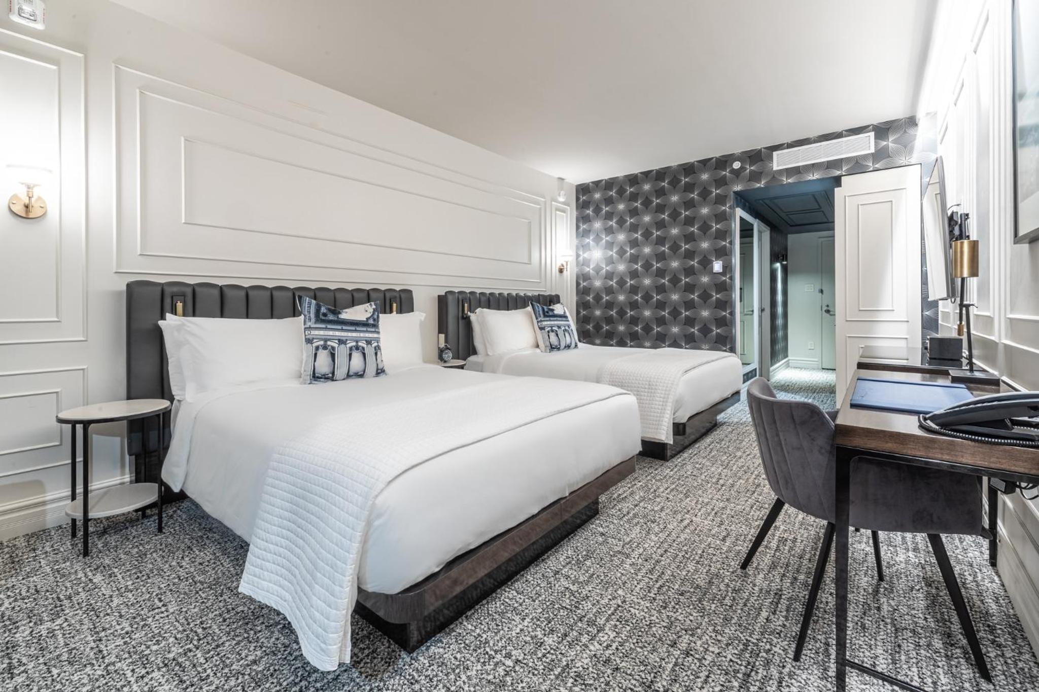 Queen Room with Two Queen Beds - Photo 3