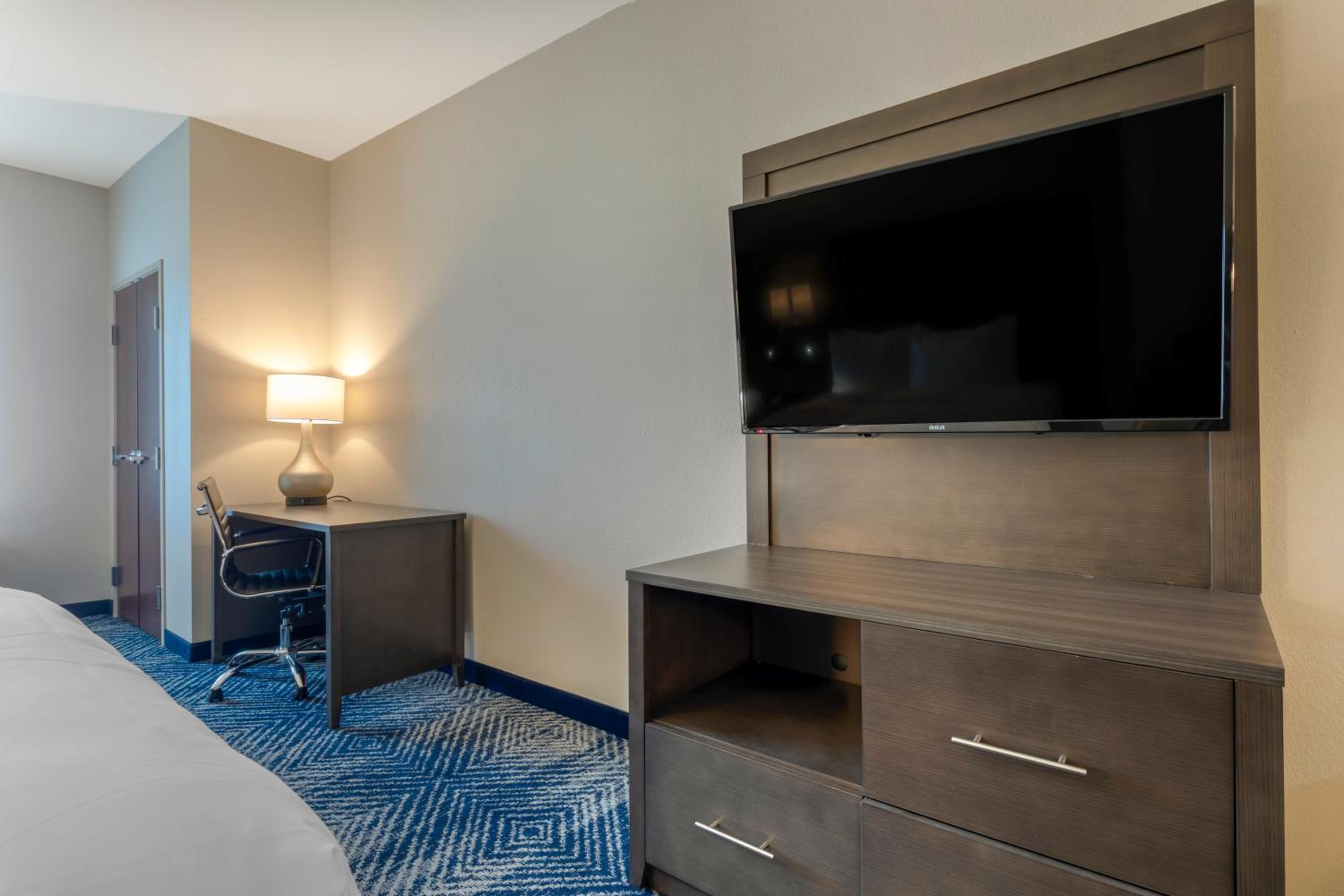 King Suite - Accessible/Non-Smoking - Photo 1