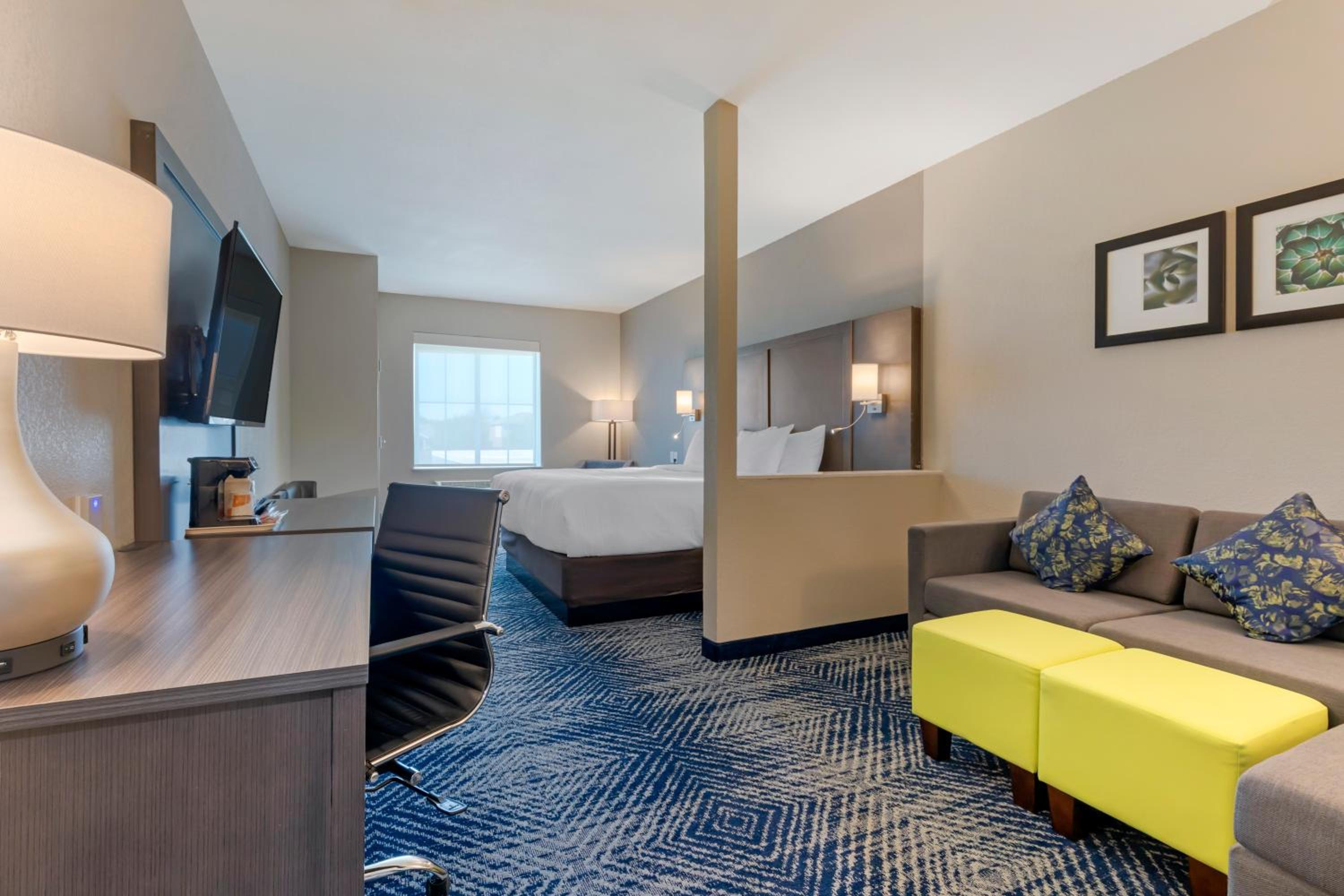 King Suite - Non-Smoking - Photo 1