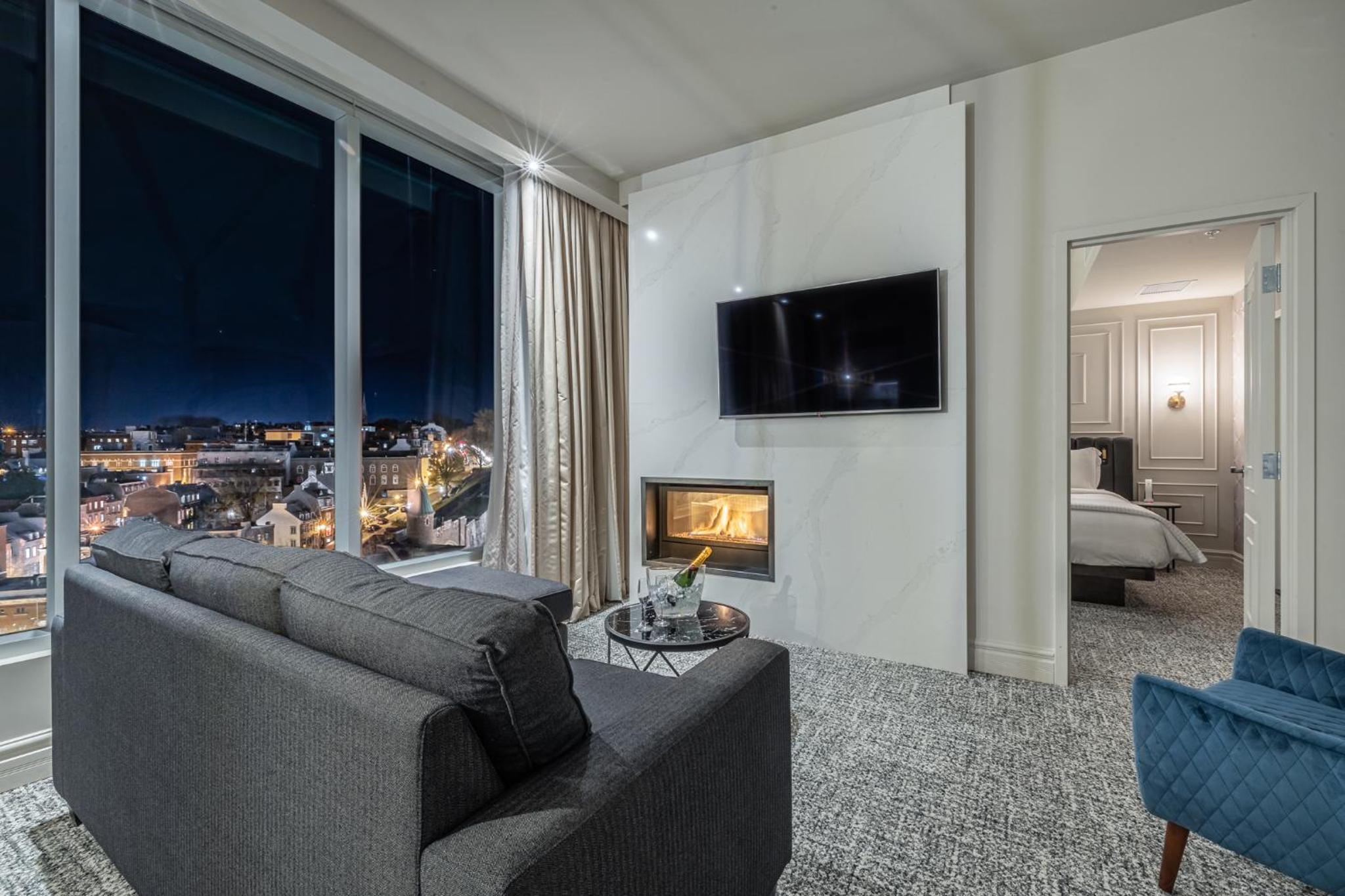Deluxe King Suite