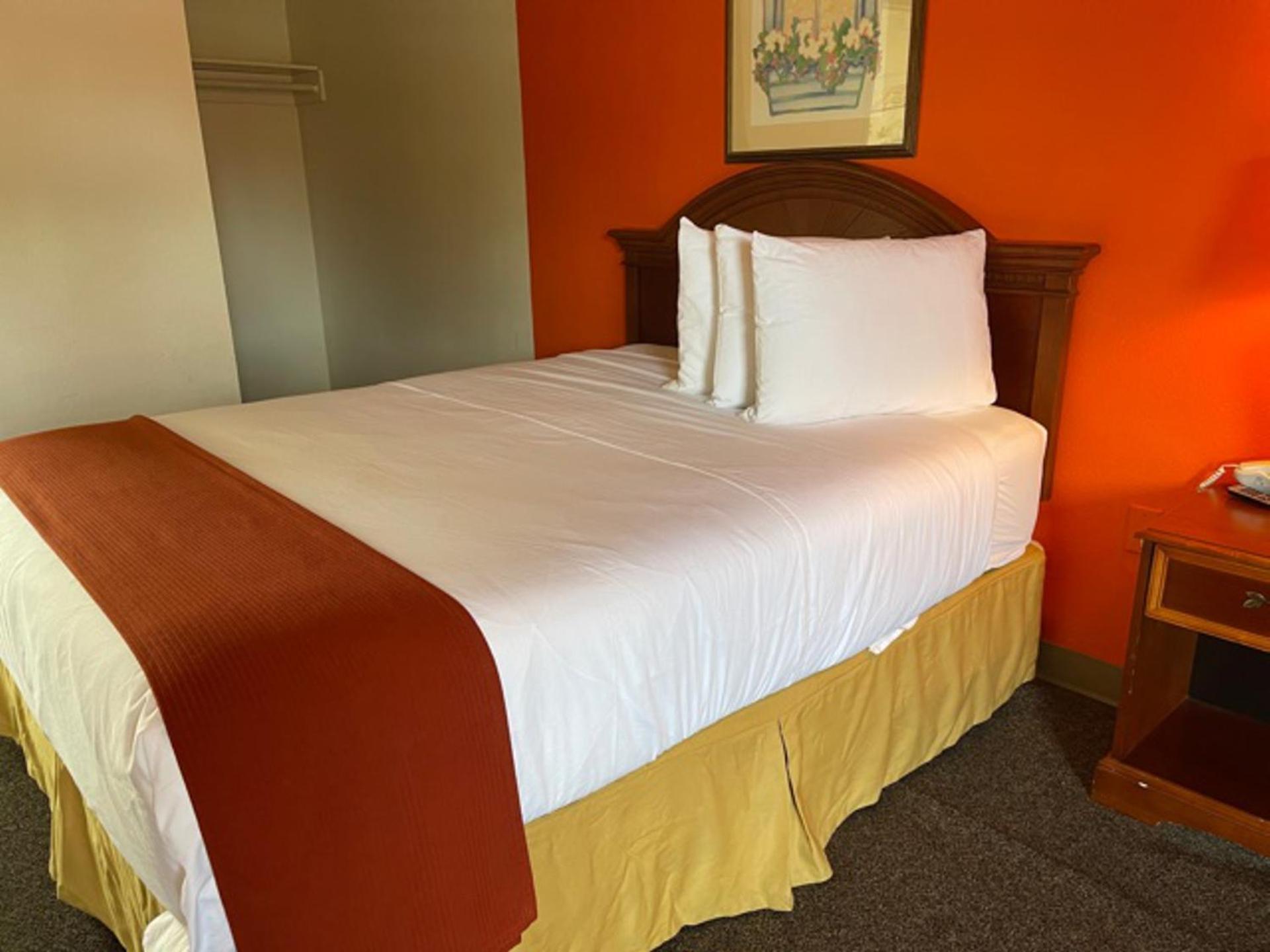 Queen Room photo 1
