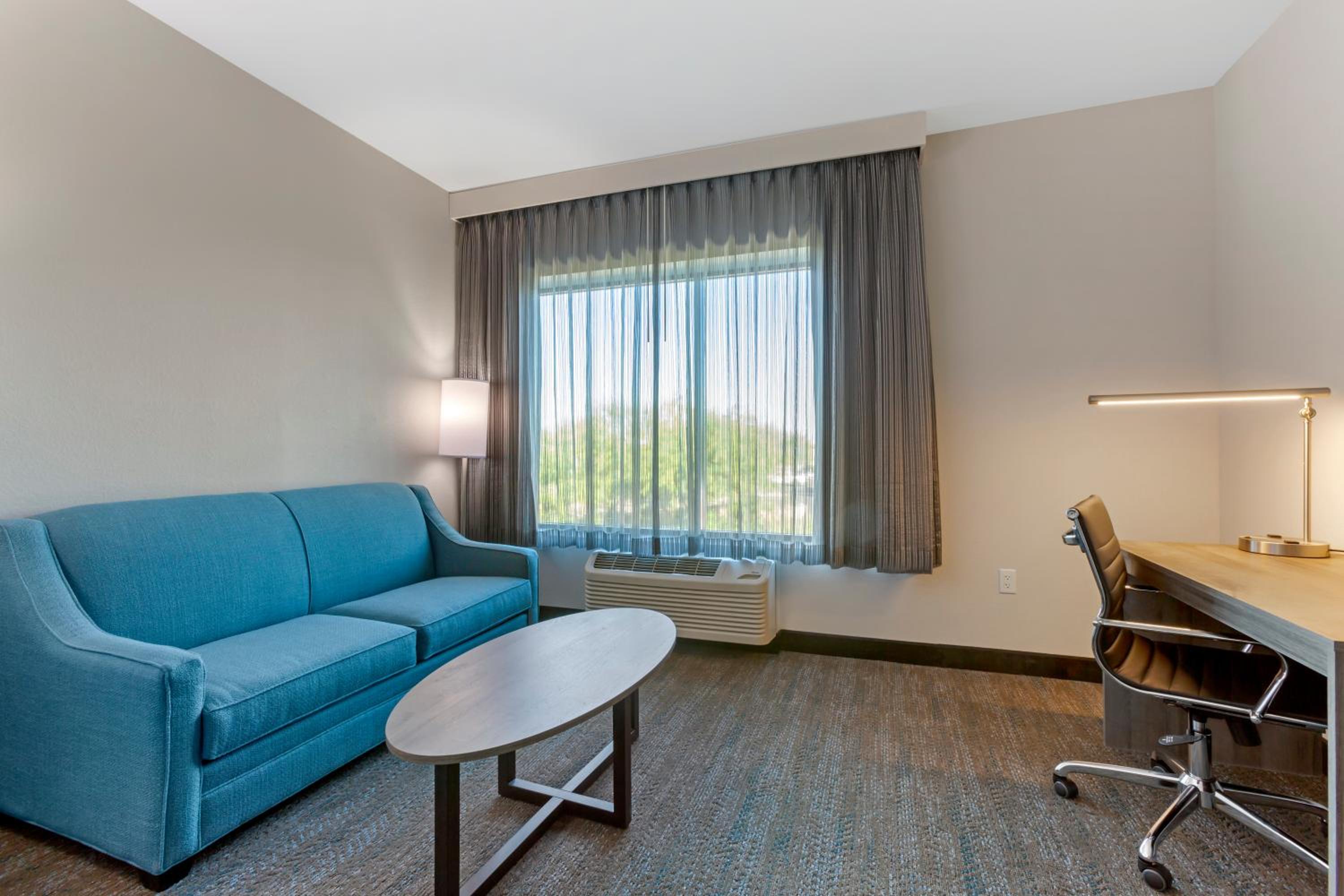 King Room with Sofa Bed - Non-Smoking - Photo 8