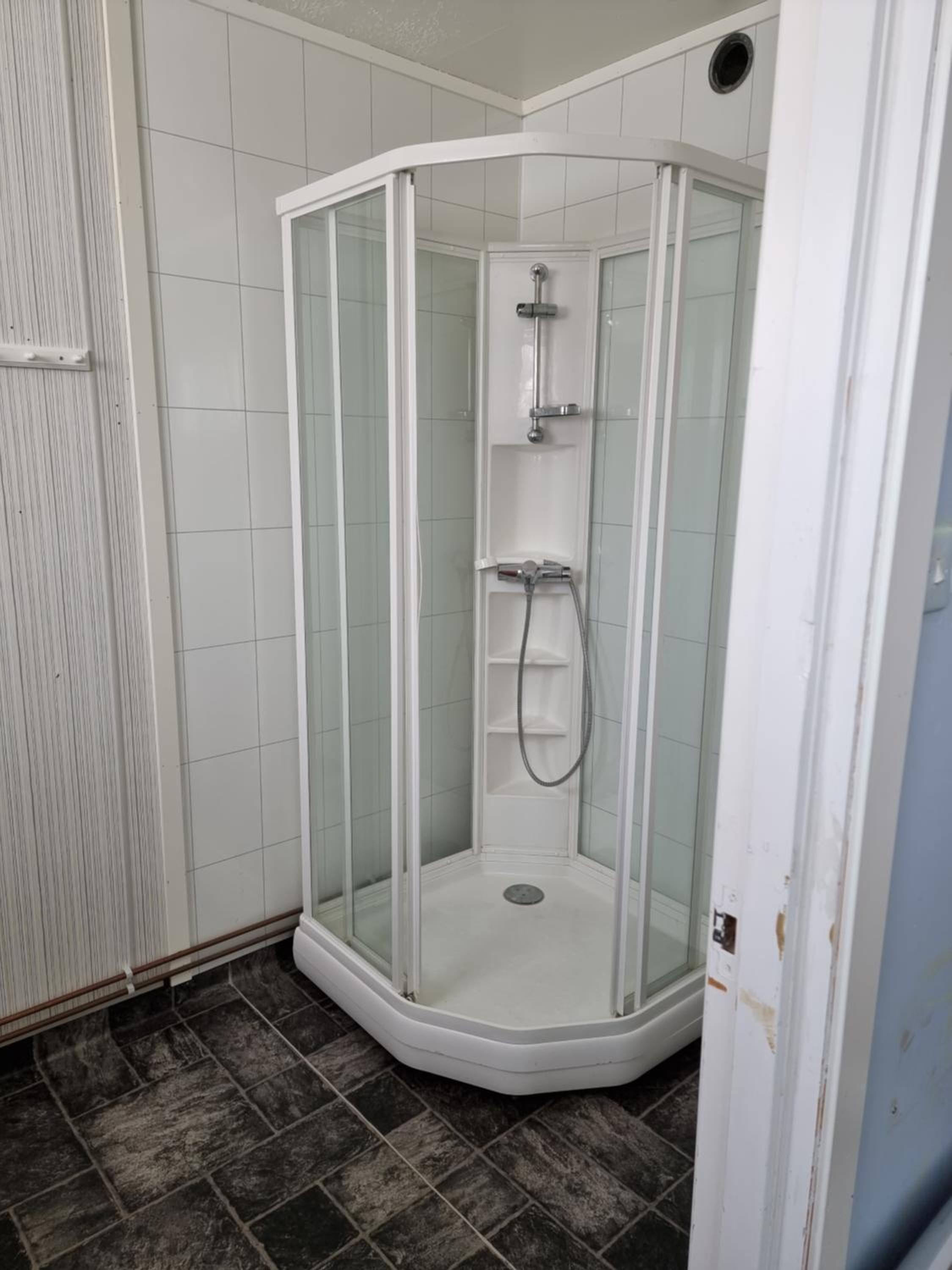 Budget Double Room - Photo 4
