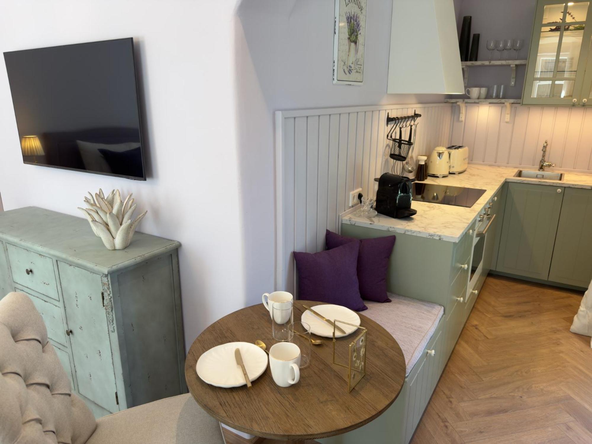 Studio Apartment with Balcony photo 1
