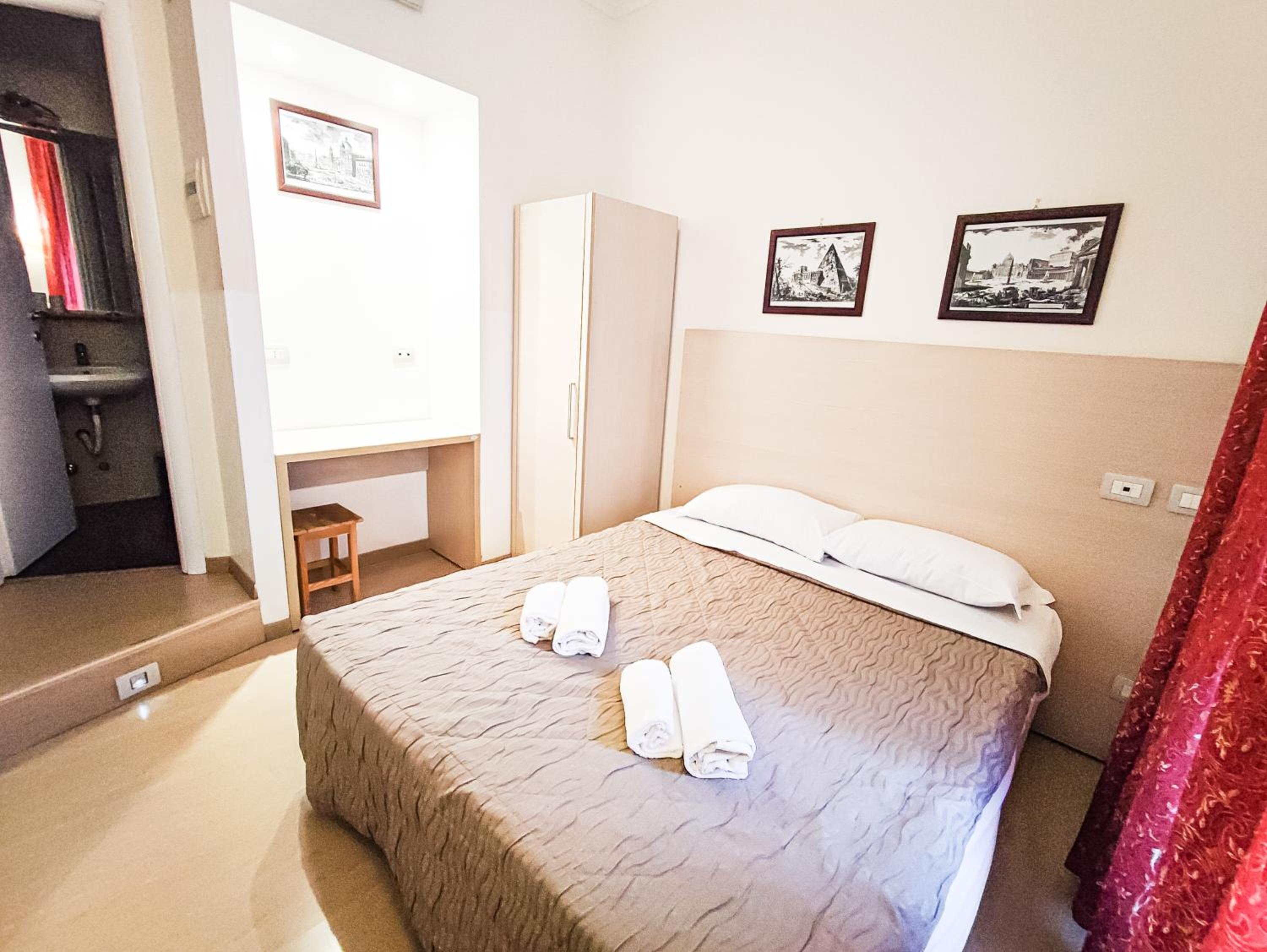 Double Room thumbnail 5