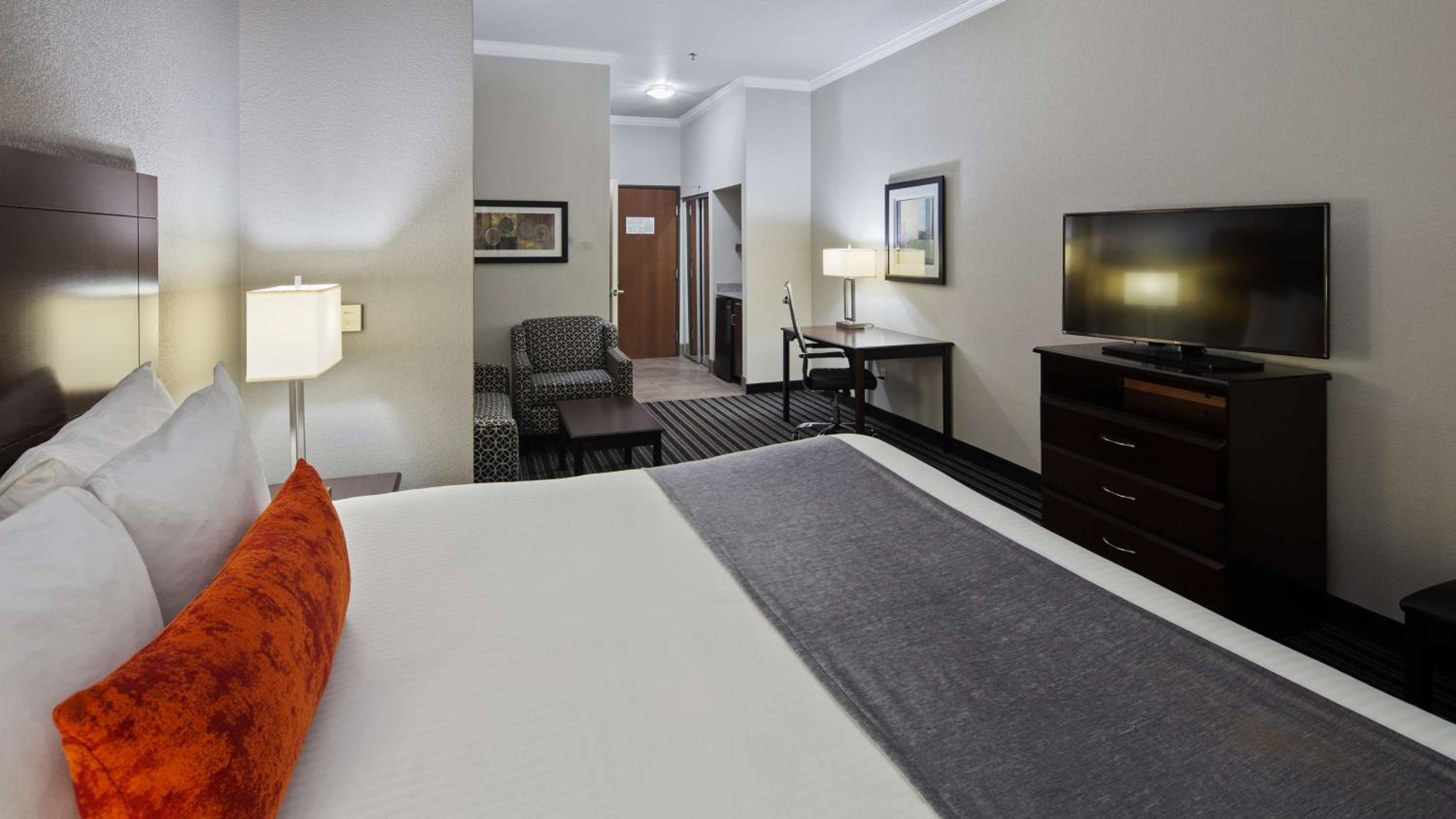 King Suite with Sofa Bed - Photo 2