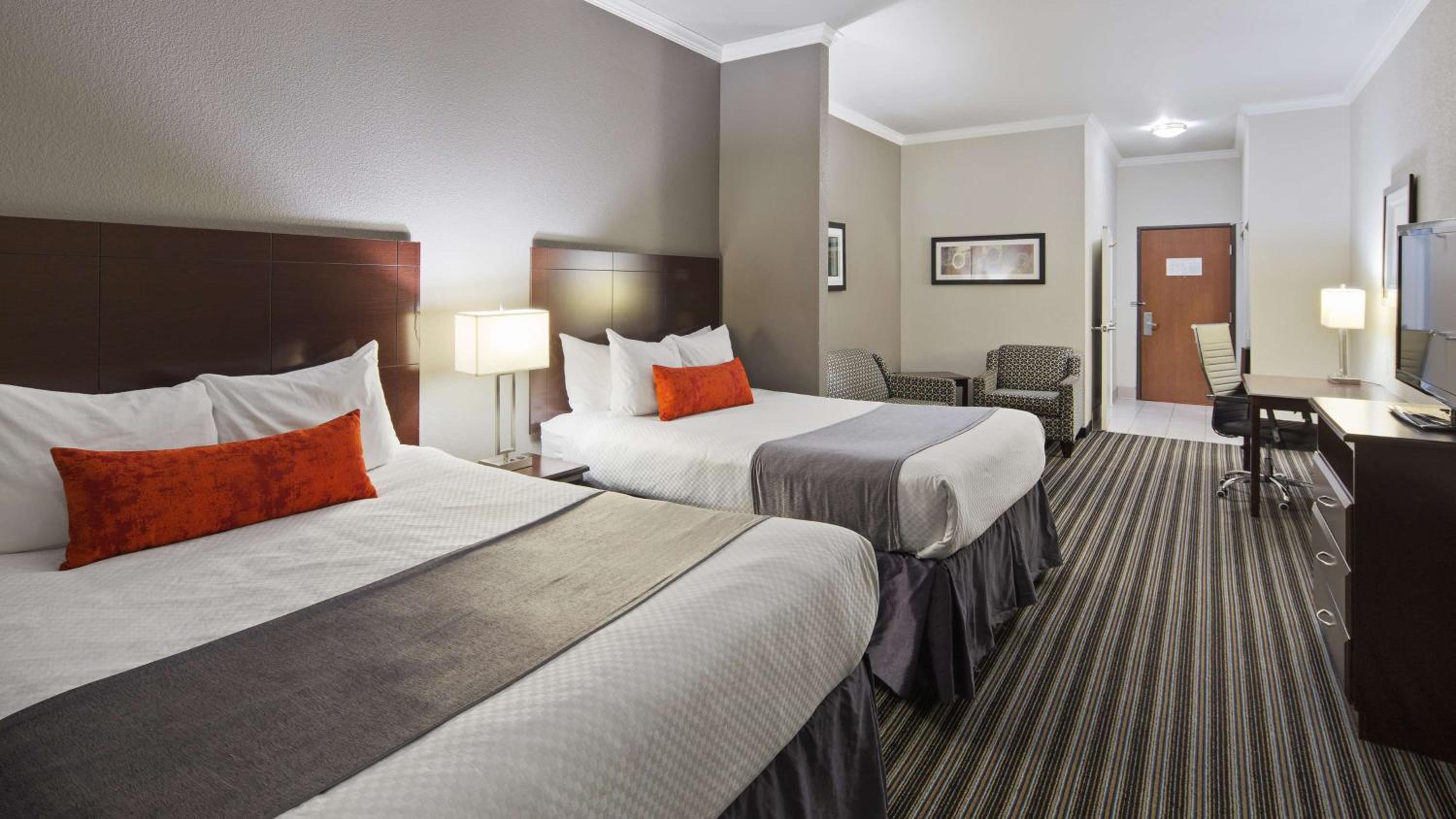 Queen Suite with Two Queen Beds and Sofa Bed - Photo 1