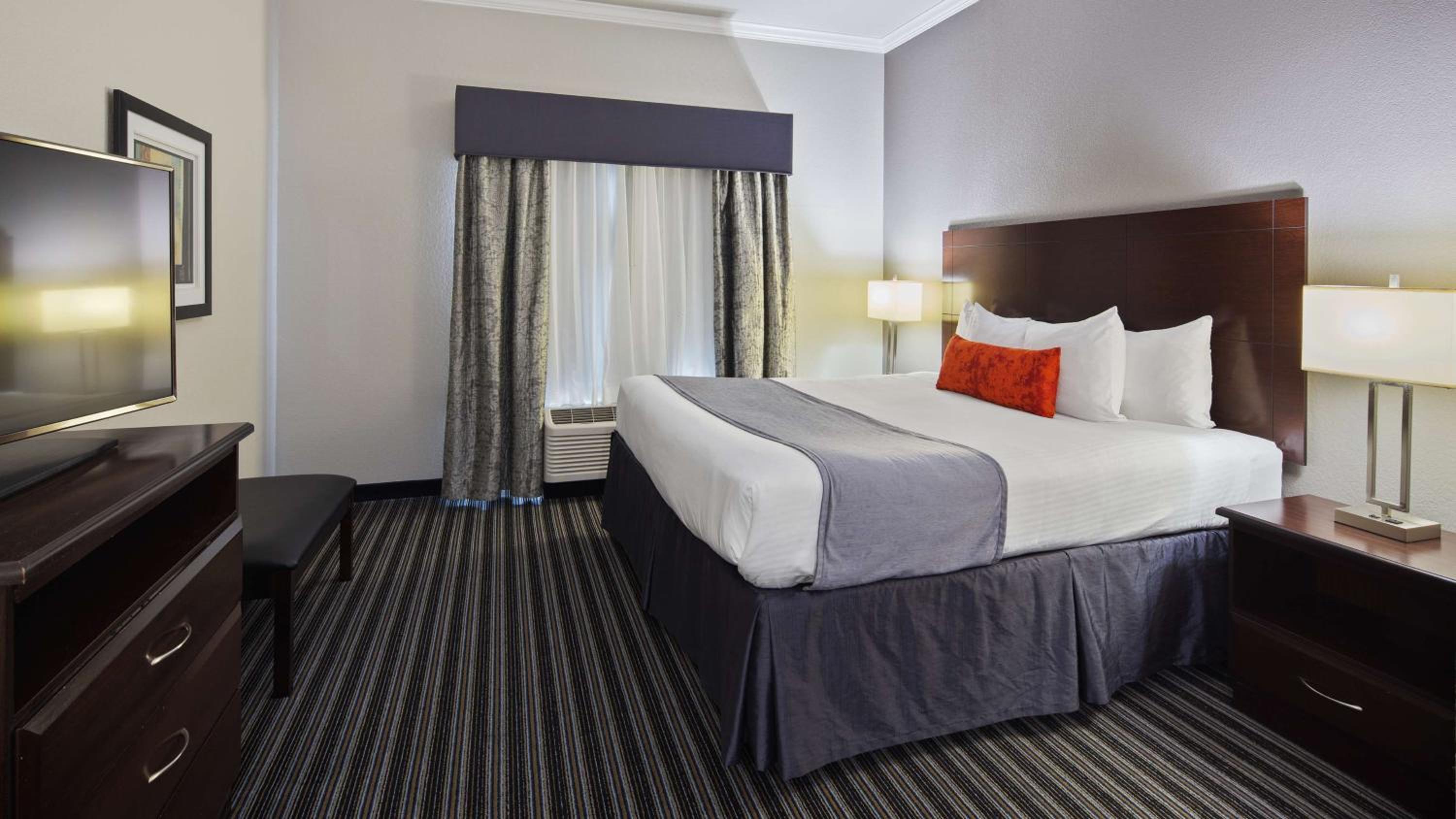 King Room - Non-Smoking - Photo 4