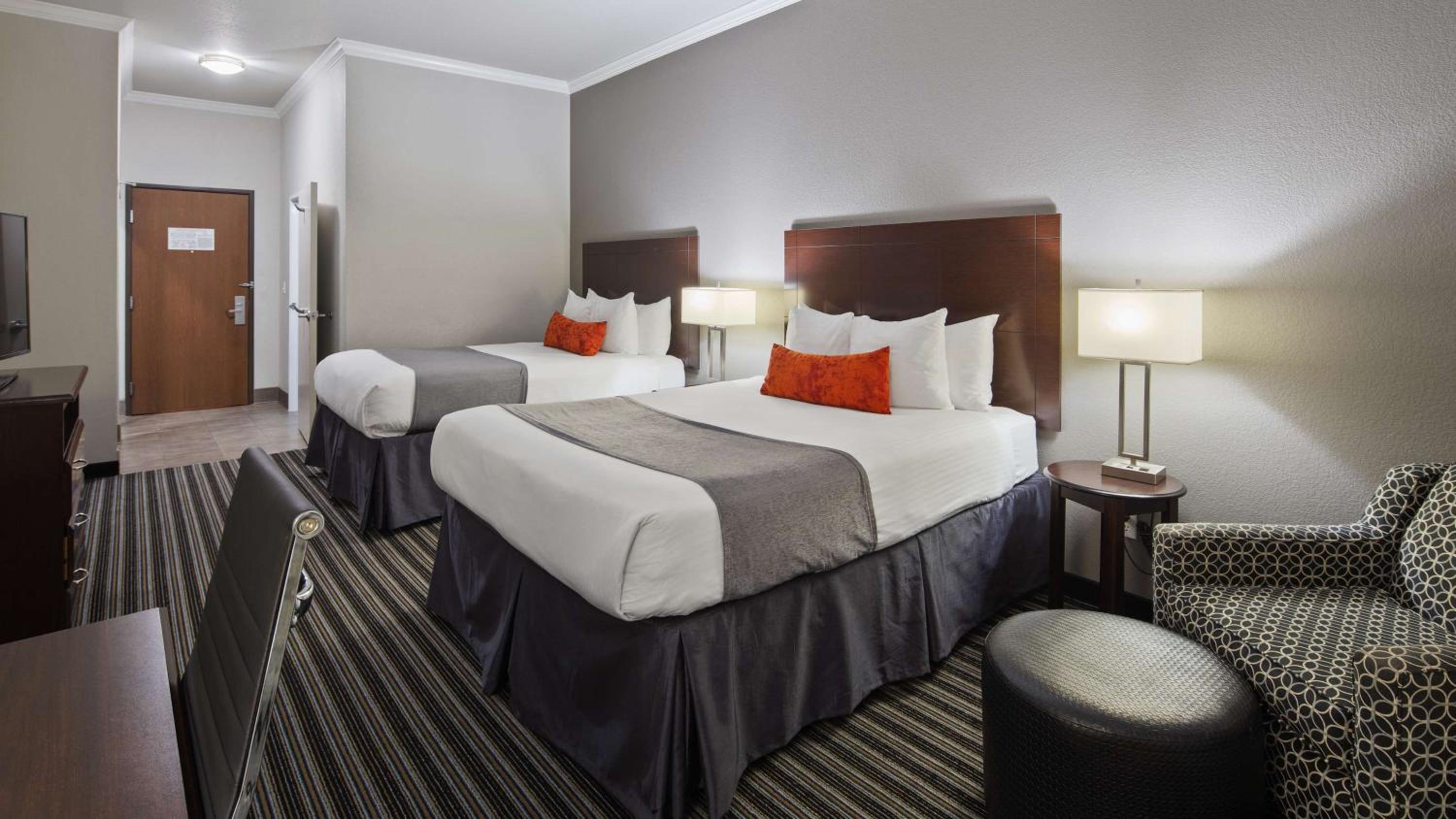 Queen Room with Two Queen Beds - Photo 1