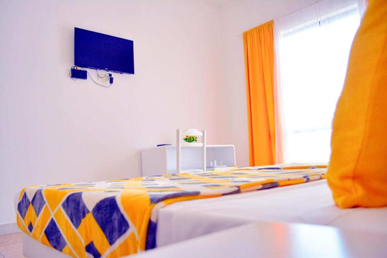 Double or Twin Room with Partial Sea View photo 3