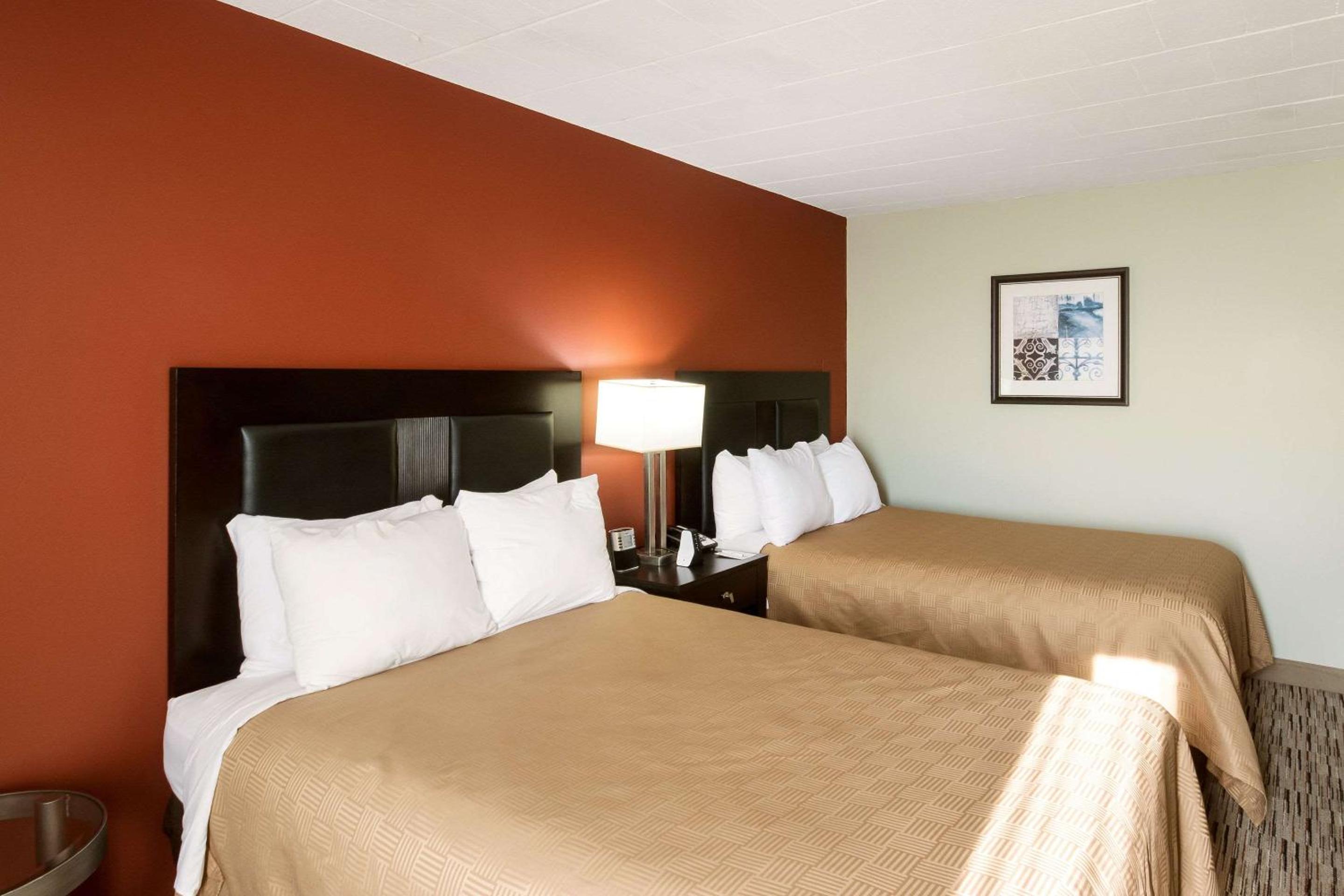 Double Room with Two Double Beds - Photo 2
