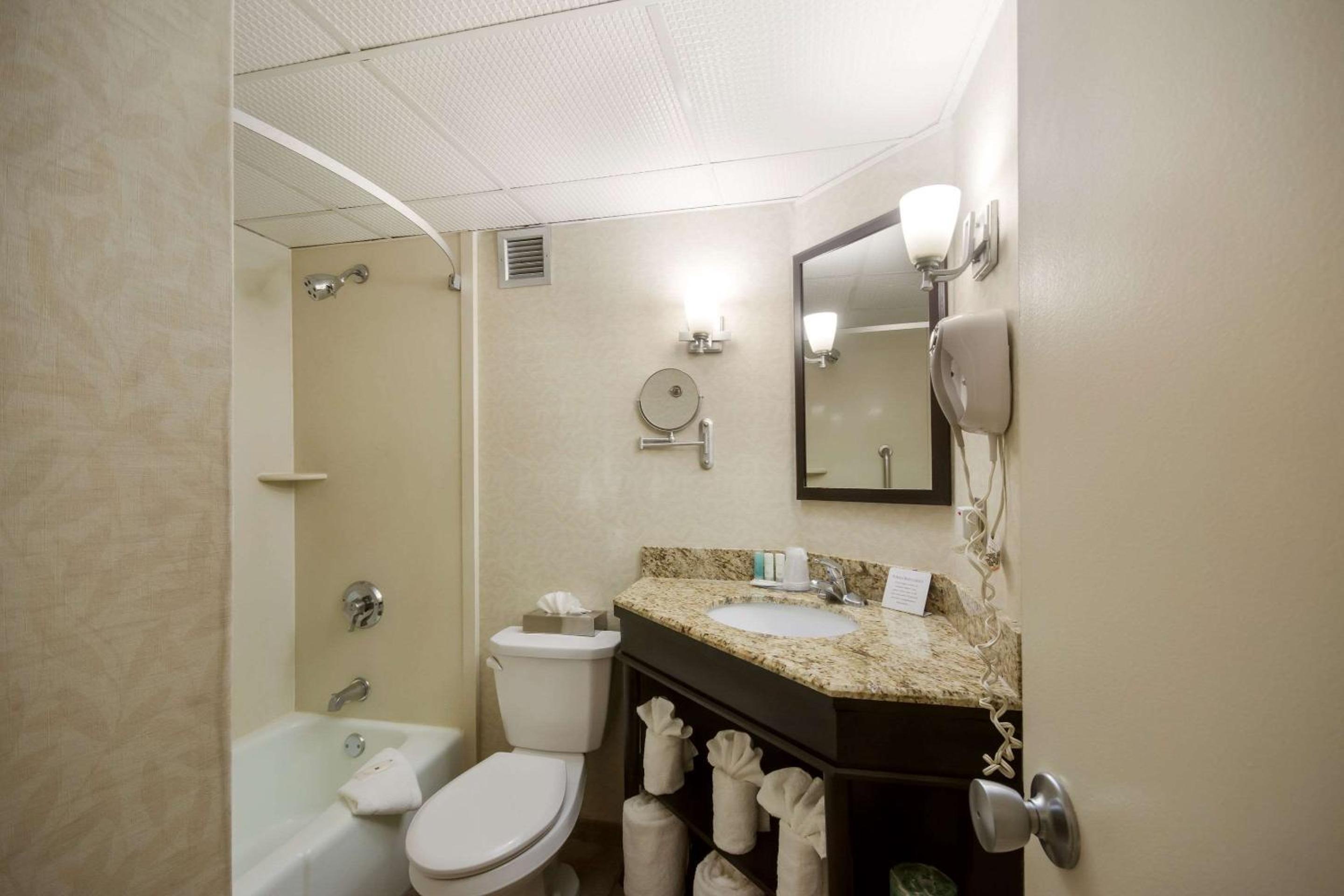 Superior King Room - Non-Smoking - Photo 4
