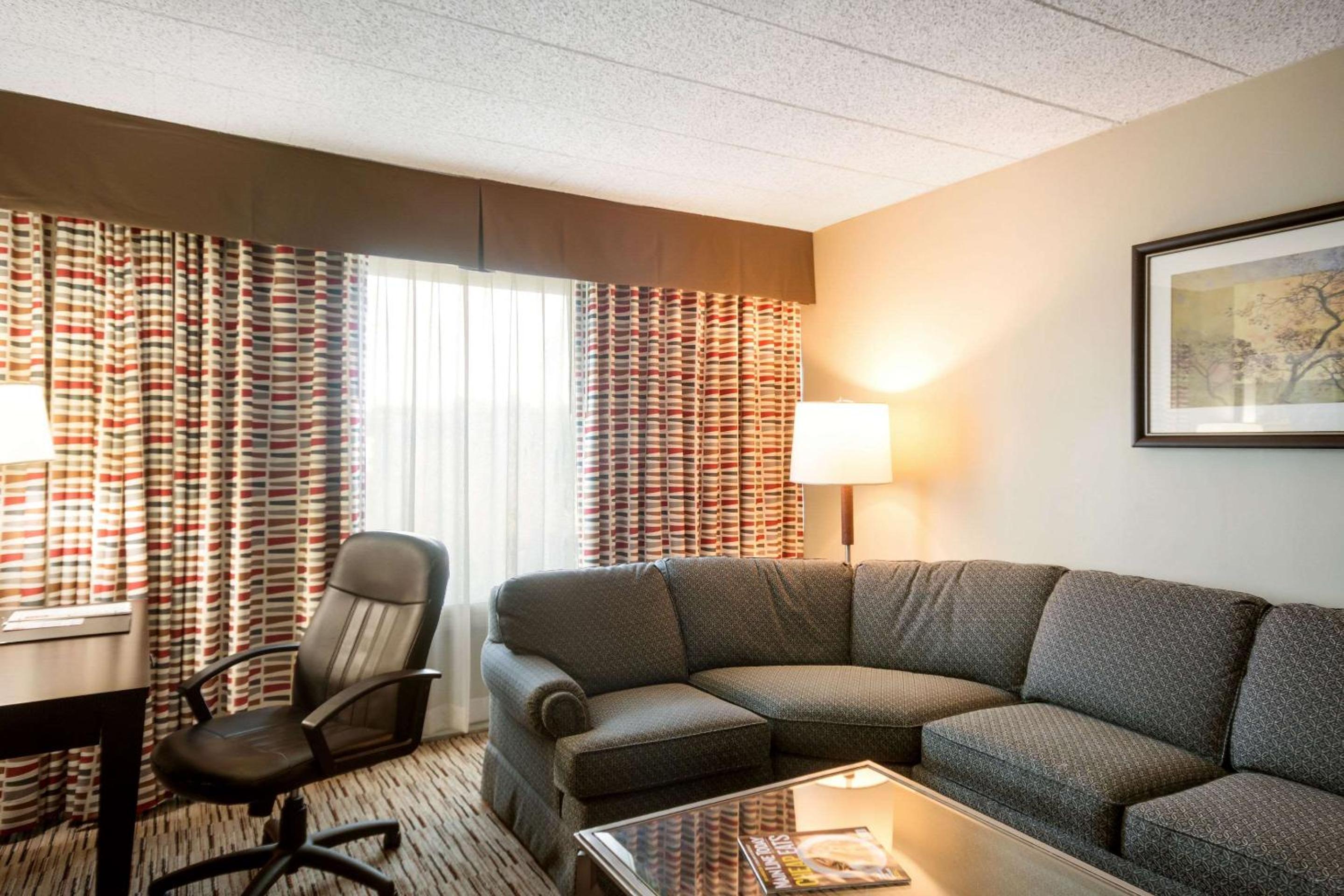 Superior King Room - Non-Smoking - Photo 2