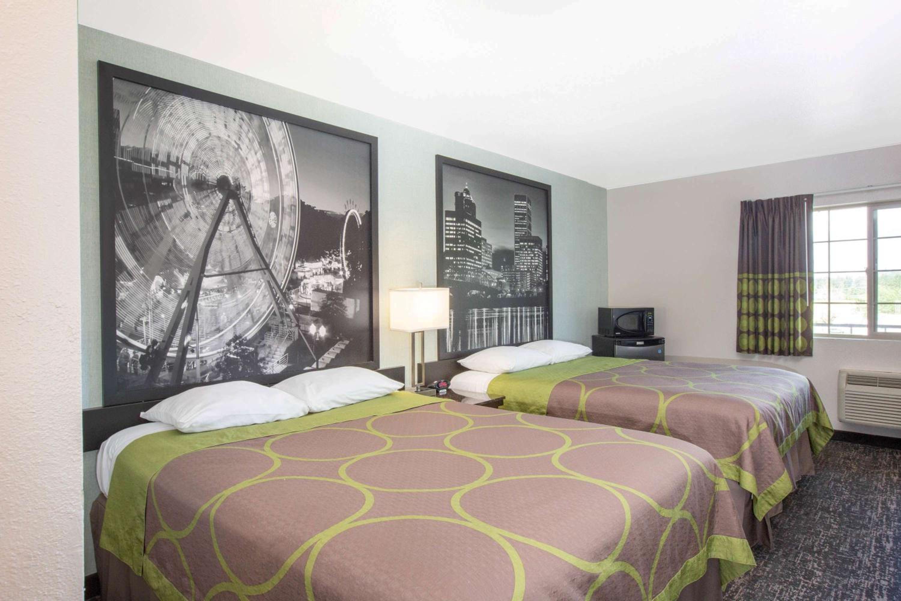 Queen Room With Two Queen Beds - Non-Smoking photo 1