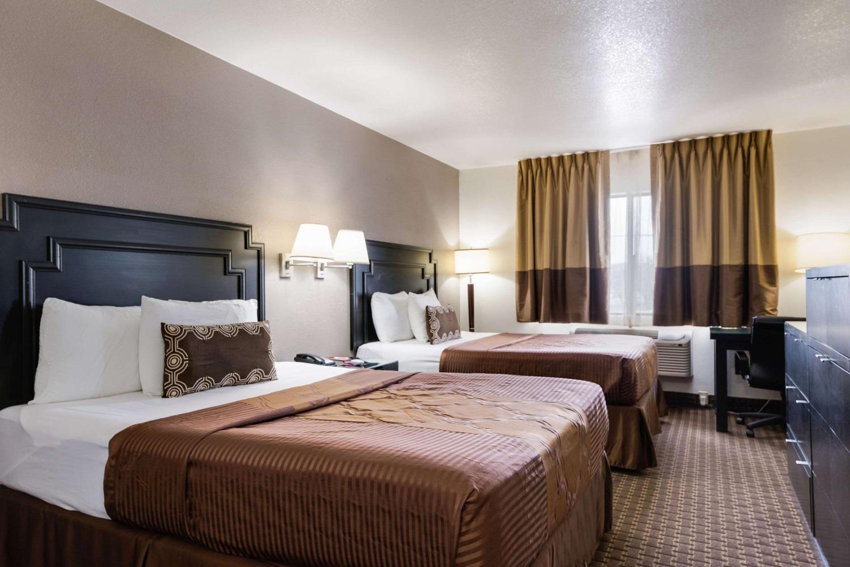 Queen Room with Two Queen Beds - Non-Smoking - Photo 1