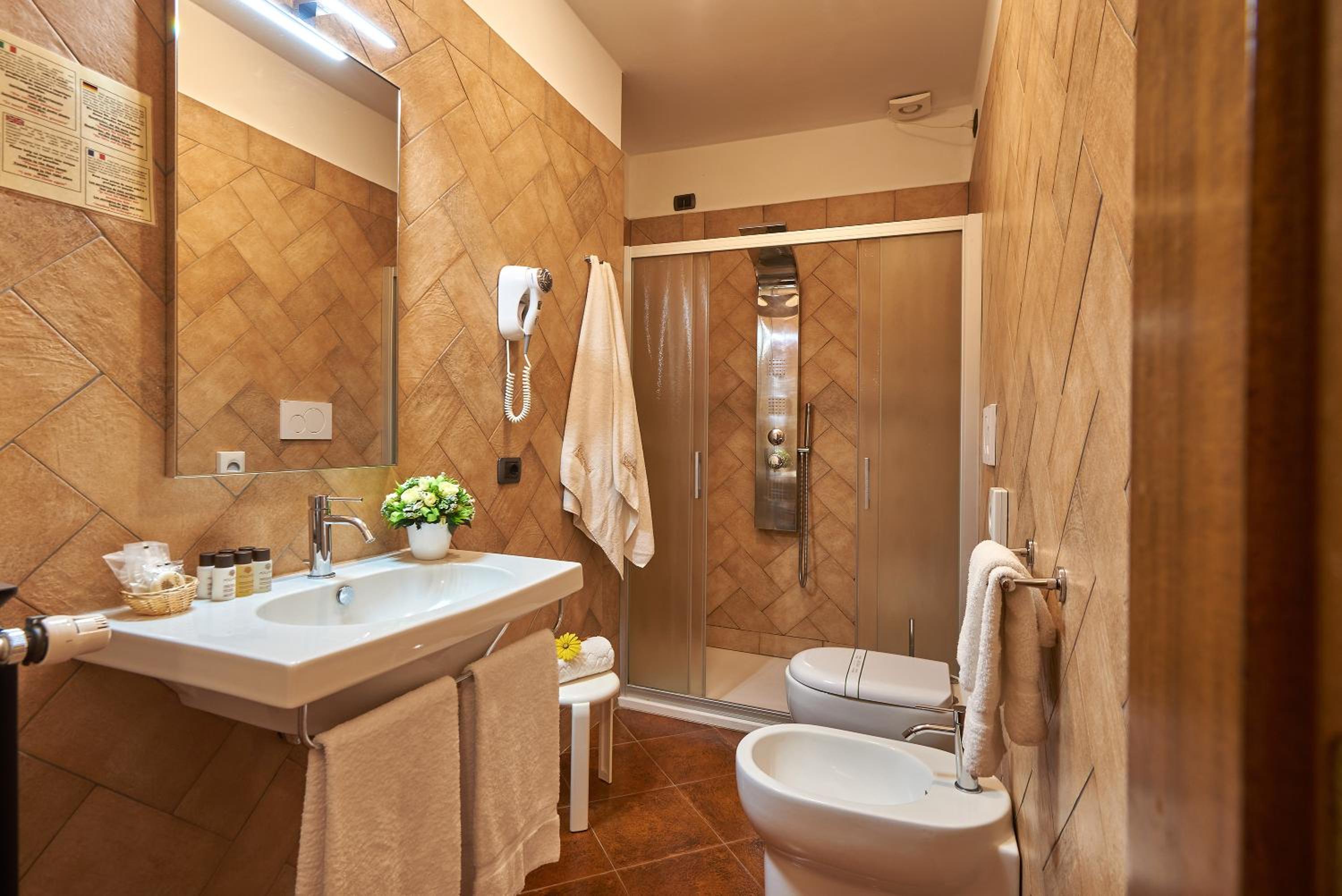 Double or Twin Room with Spa Access Light photo 2